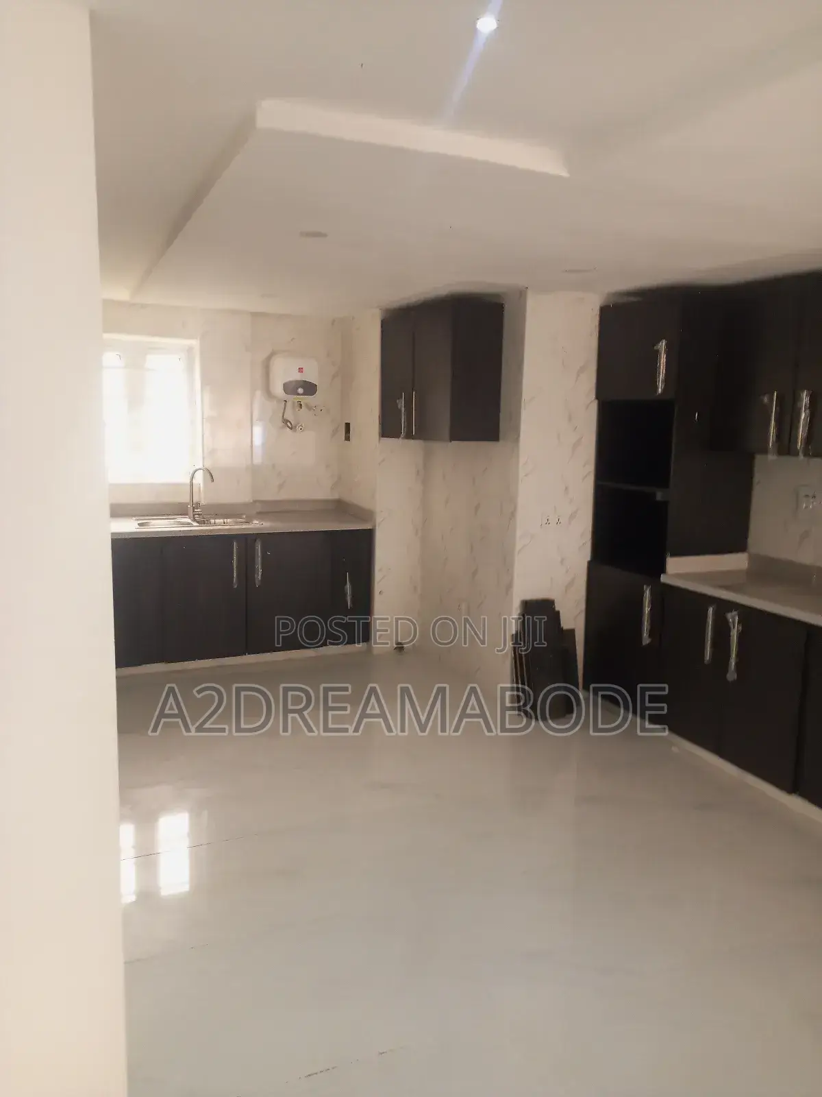 3bdrm Apartment in Olaleye New Town, Surulere for sale in Surulere