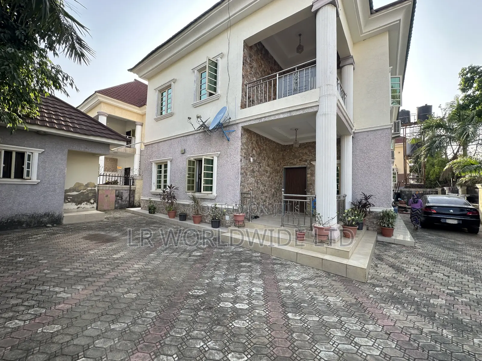 4bdrm Duplex in Lugbe District for sale in Lugbe District