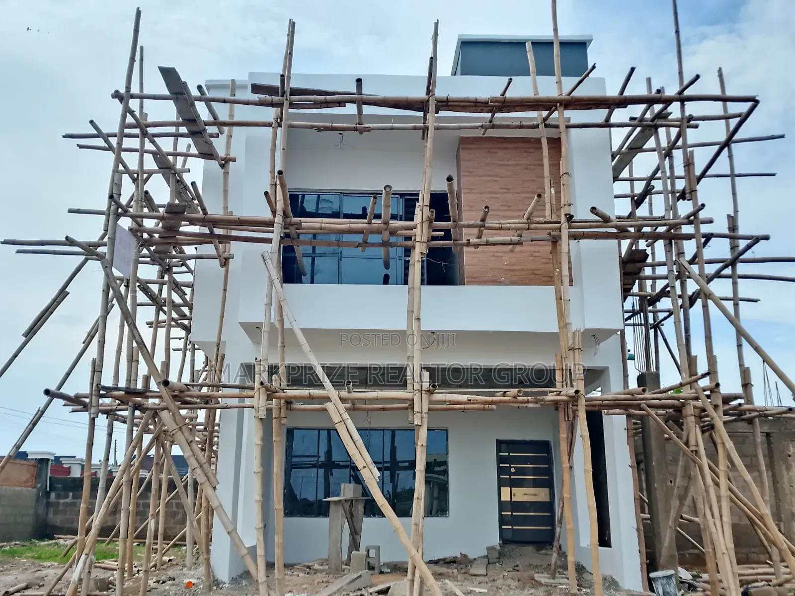 3bdrm Duplex in Alagbaka Gra Akure for sale in Akure