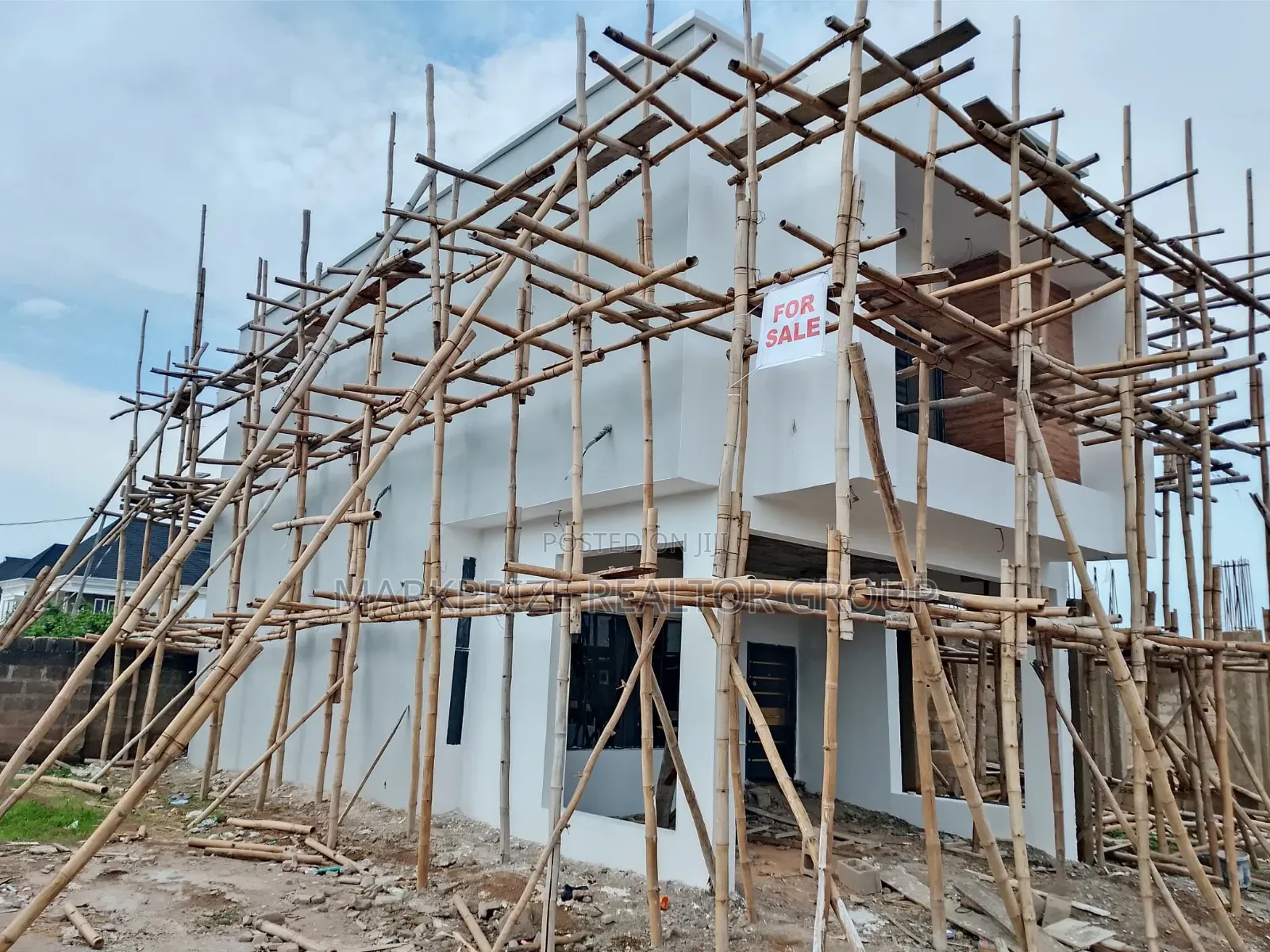 3bdrm Duplex in Alagbaka Gra Akure for sale in Akure