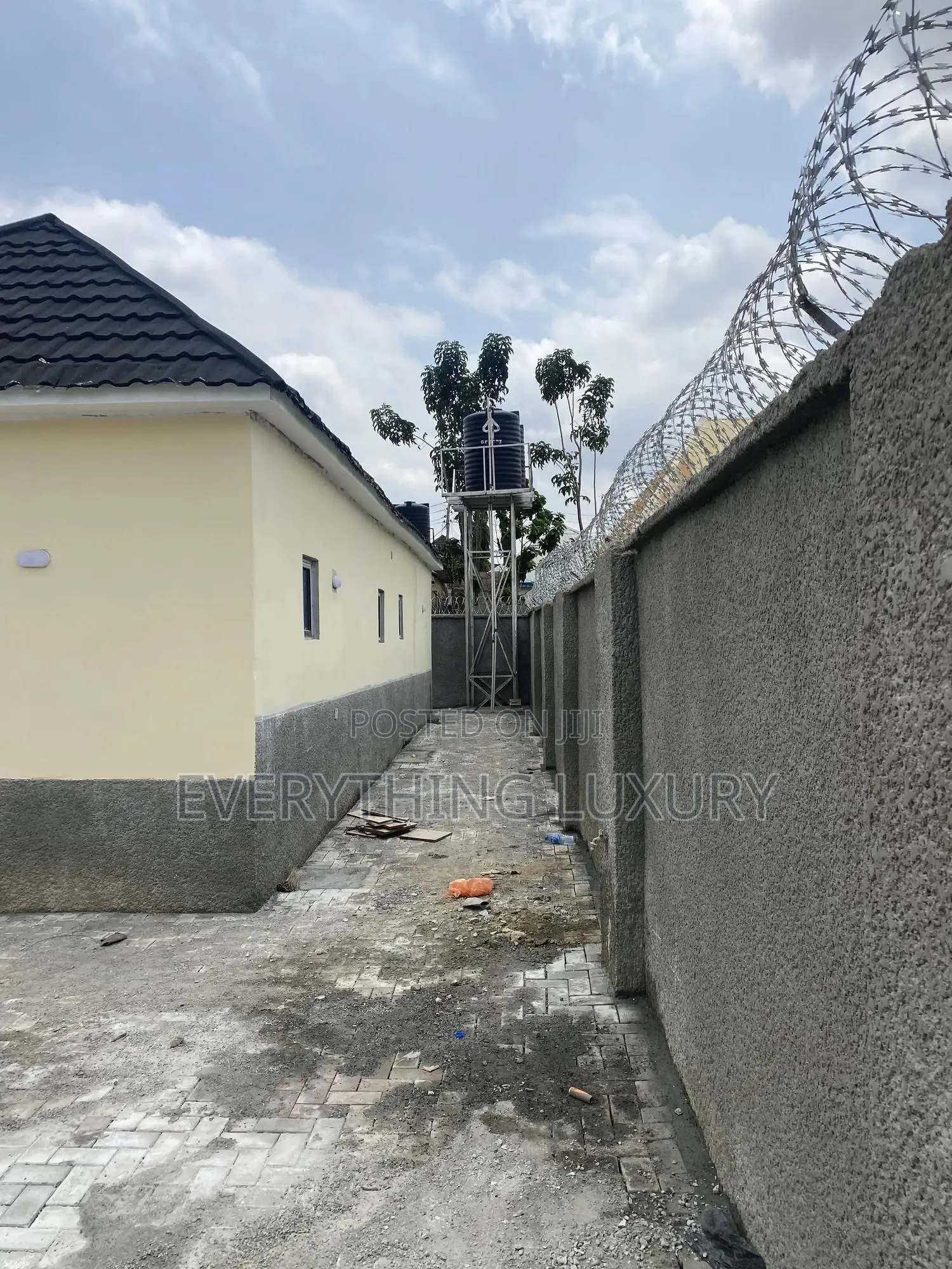 1bdrm Block of Flats in Ushafa for rent in Ushafa