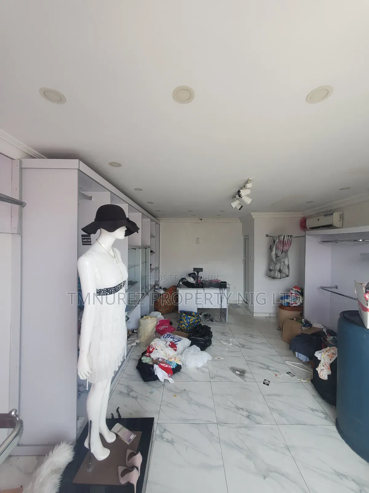 Spacious Shop Space for Rent,At Osapa London. in Osapa london