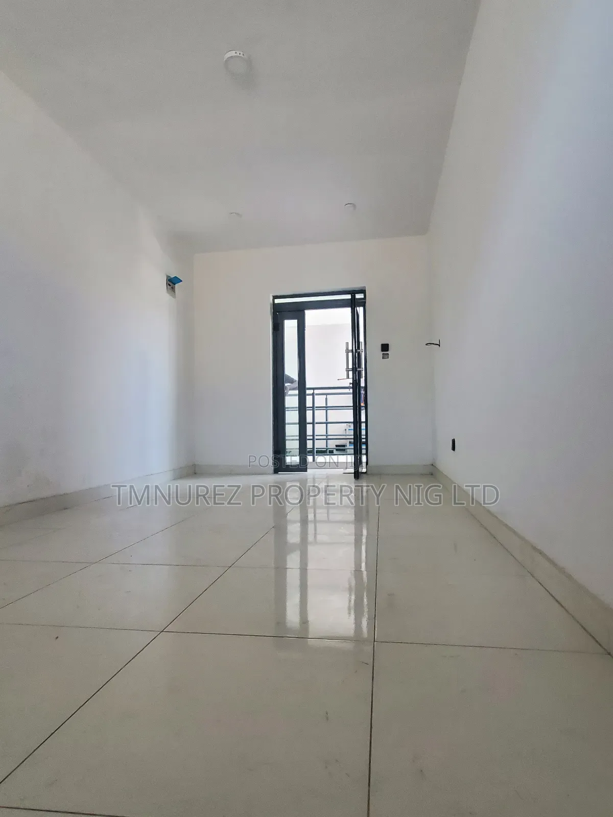 Beautiful Shop for Sale,At Jakande Axis in Jakande