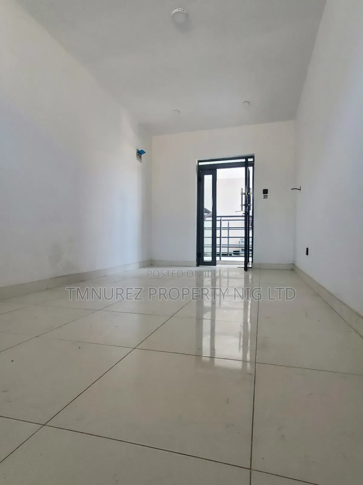 Beautiful Shop for Sale,At Jakande Axis in Jakande