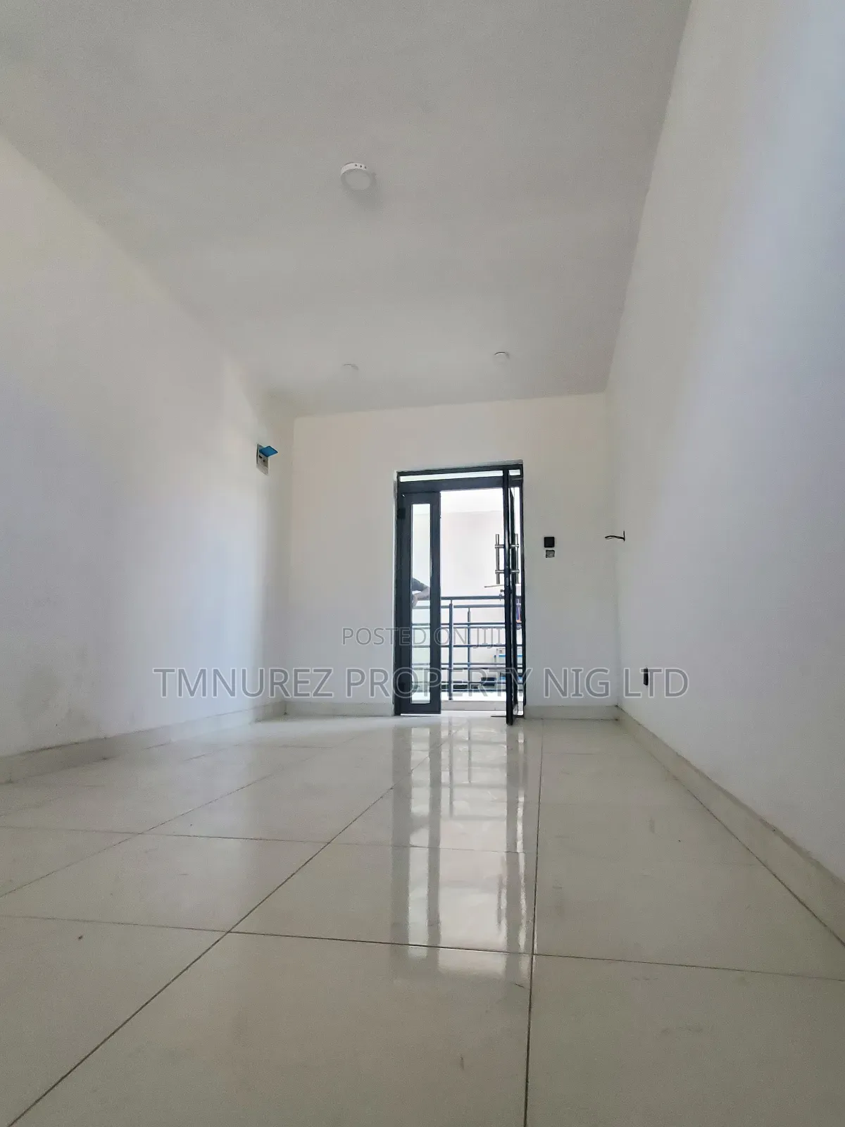 Beautiful Shop for Sale,At Jakande Axis in Jakande