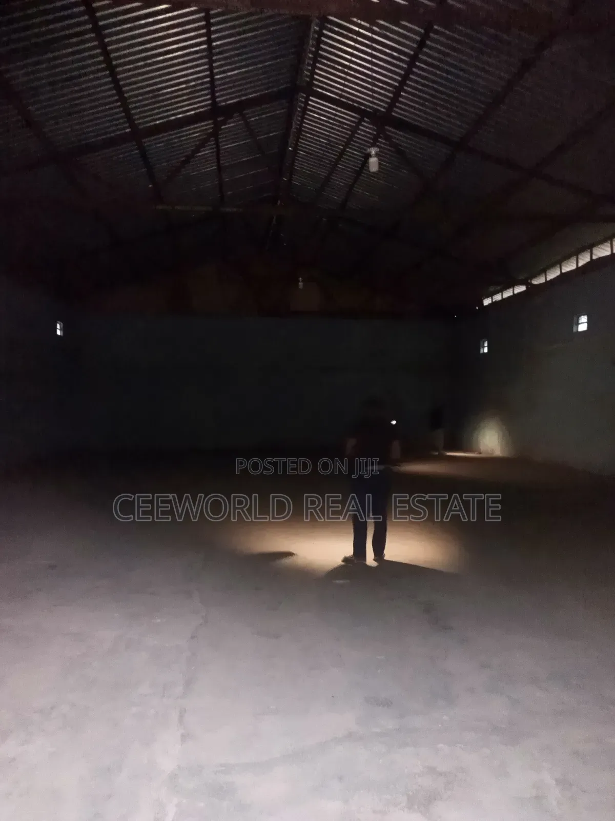 Selfcompound 600sqm Warehouse Available for Lease in Iwo Road