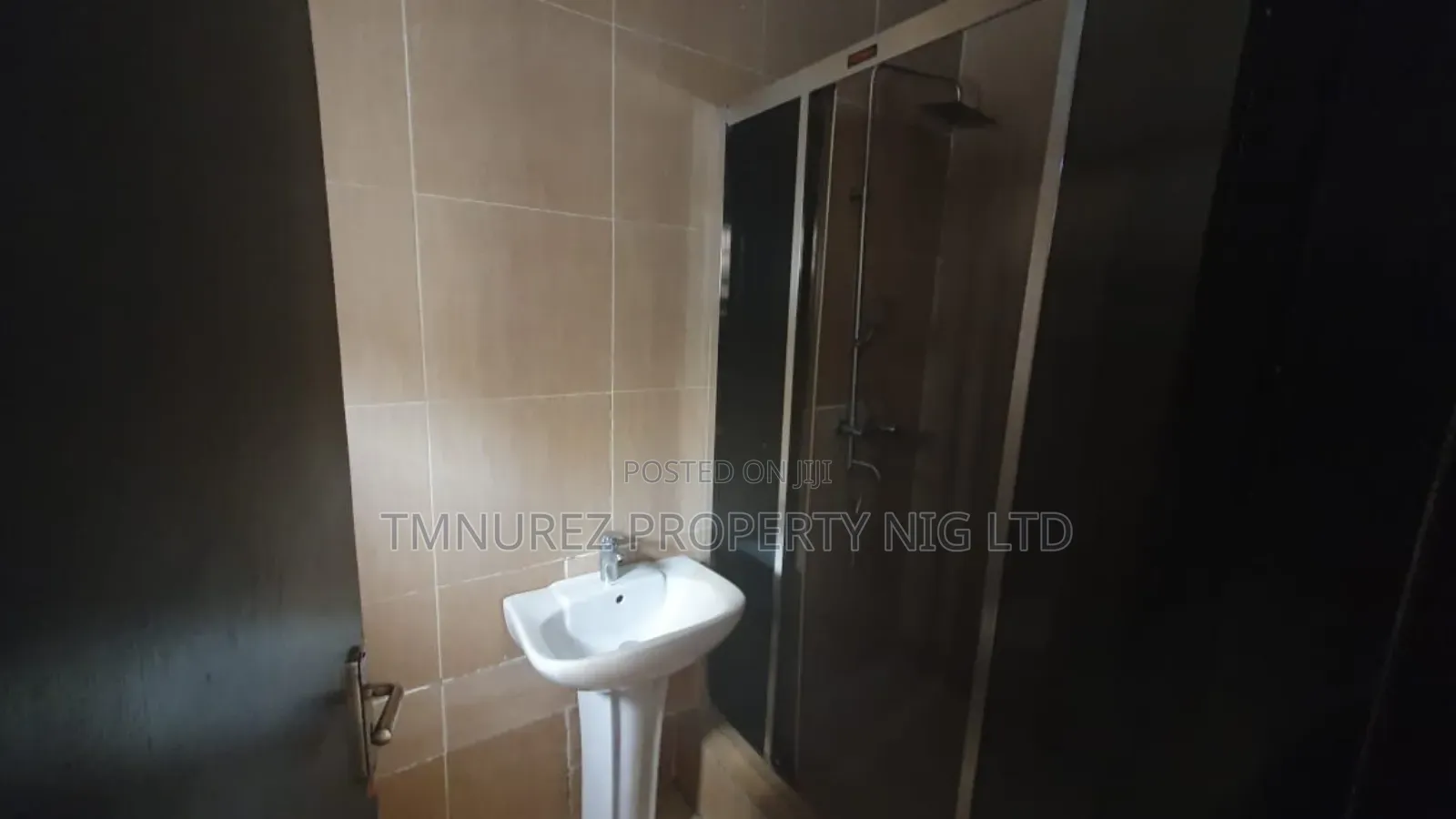 4bdrm Duplex in Chevron Estate for rent in Chevron