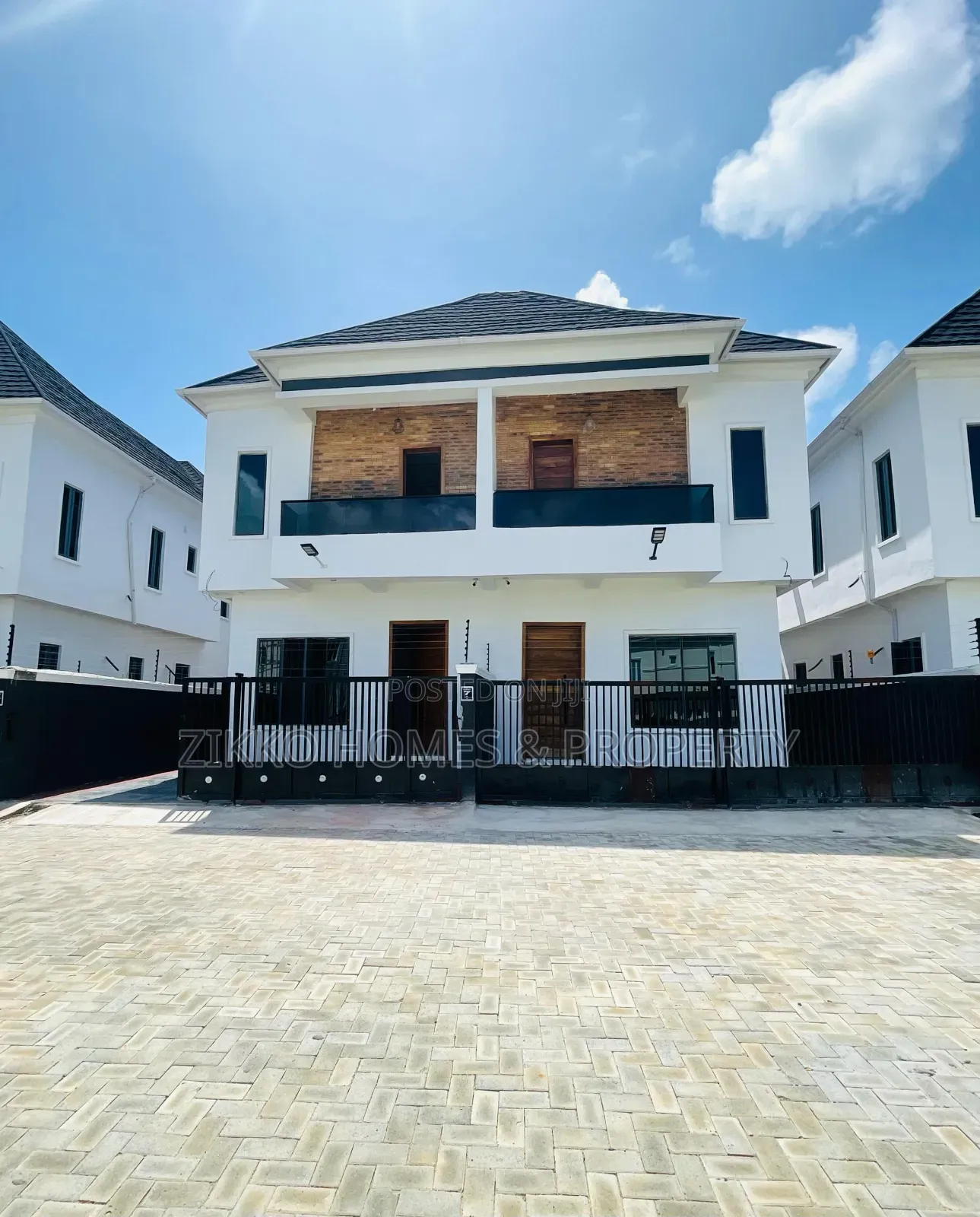 4bdrm Duplex in Lekky County, Lekki for sale in Lekki