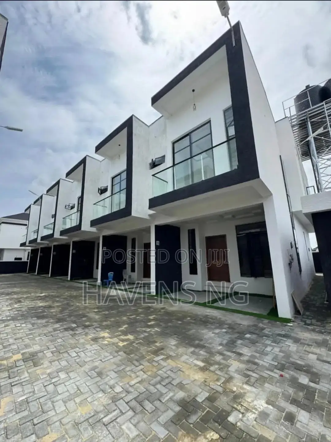 3bdrm Townhouse/Terrace in Ikota for sale in Ikota