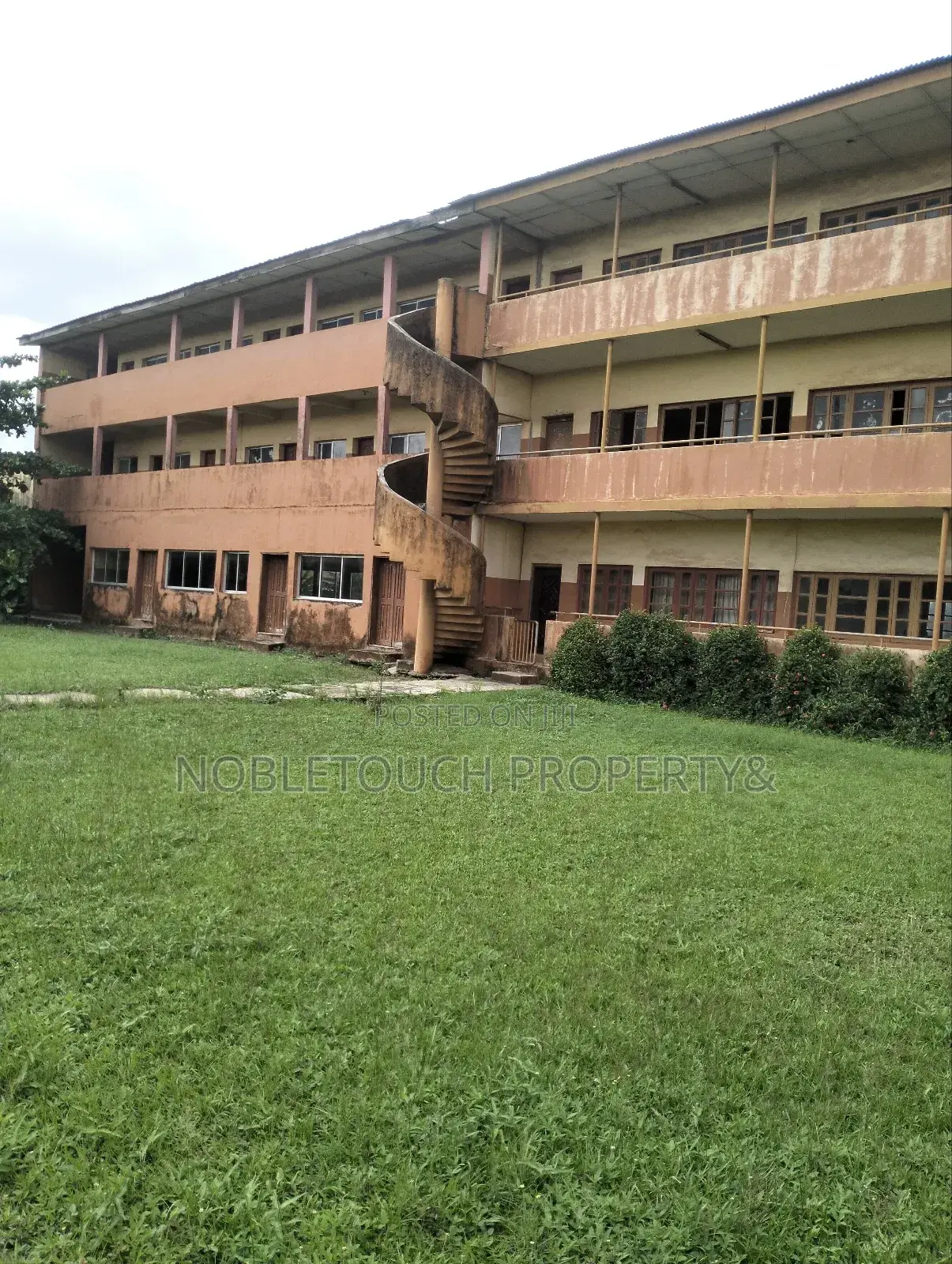 Very Big Non Functional Secondary School at Ikotun Lagos in Abaranje