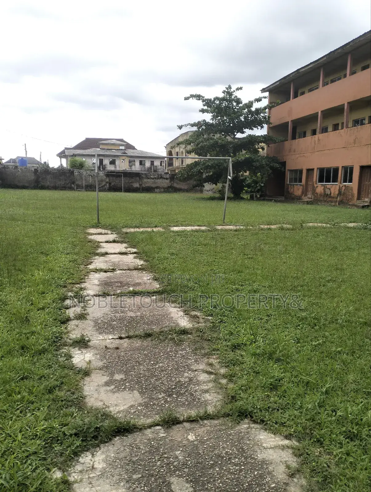 Very Big Non Functional Secondary School at Ikotun Lagos in Abaranje