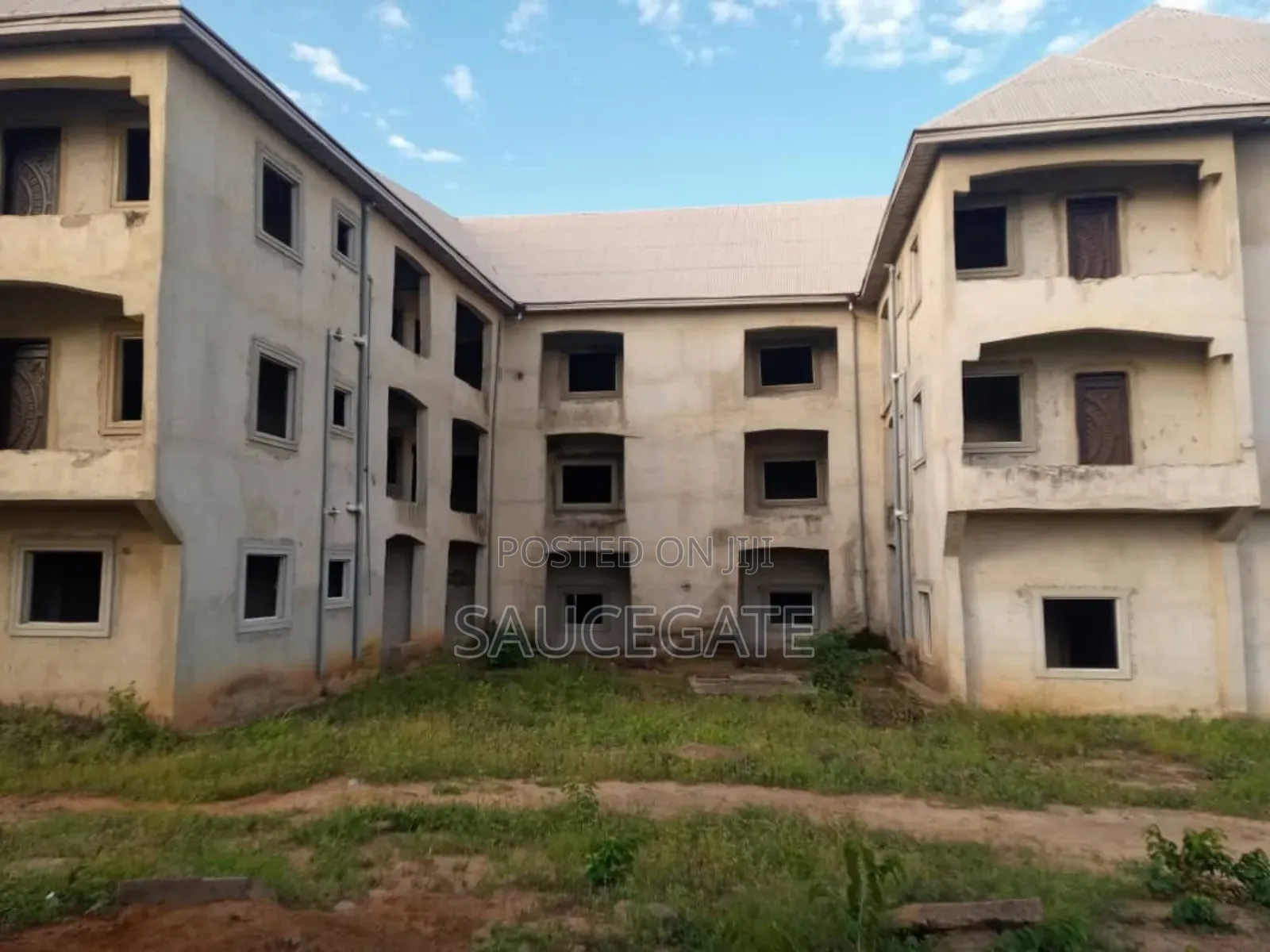 8bdrm Block of Flats in Nkere Onitsha for sale in Onitsha