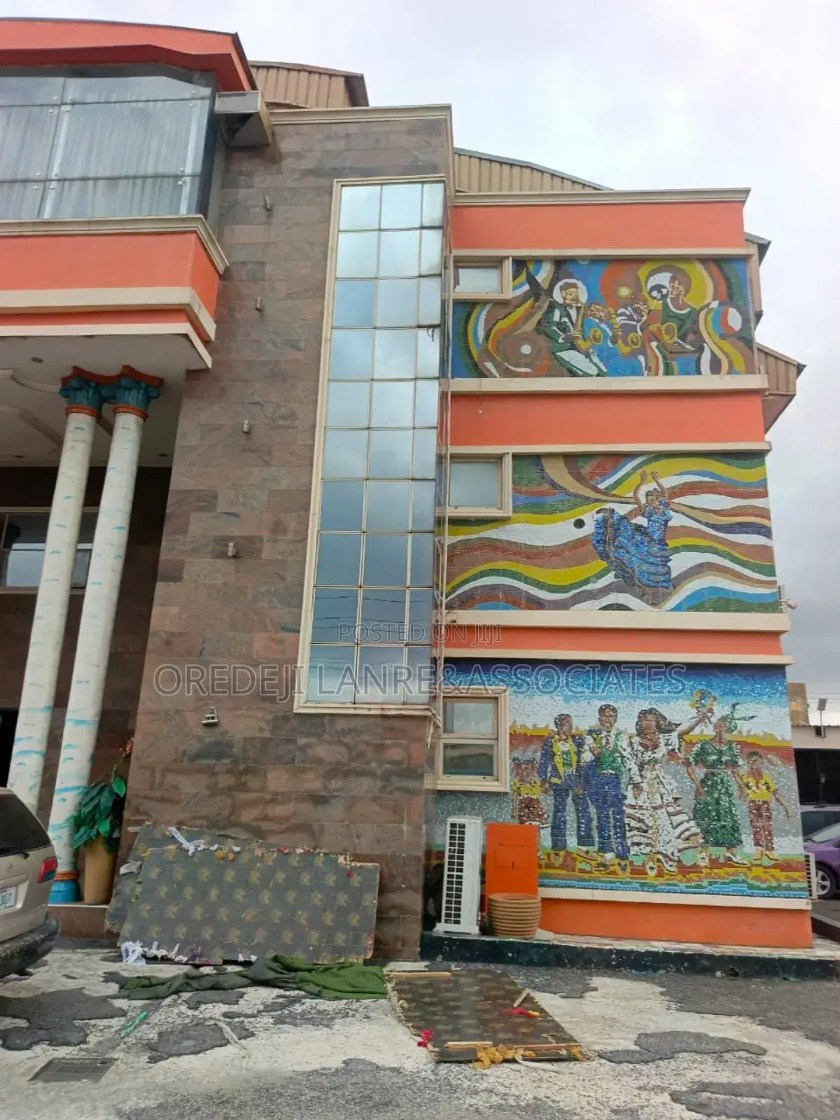 A Commercial Property on 6 Plots of Land in Oko-Oba