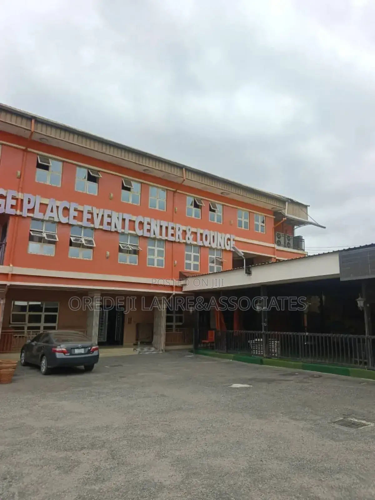 A Commercial Property on 6 Plots of Land in Oko-Oba