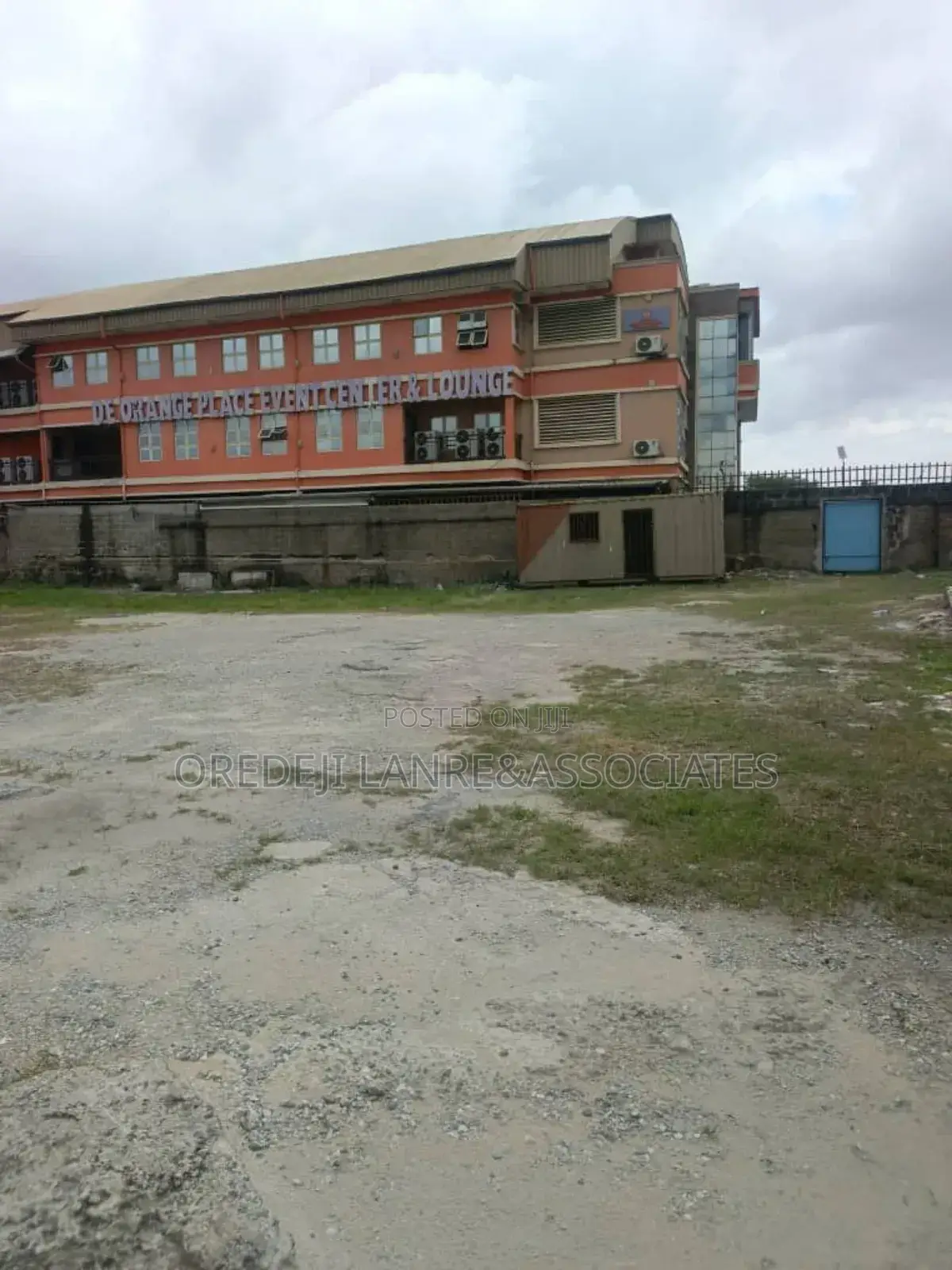 A Commercial Property on 6 Plots of Land in Oko-Oba