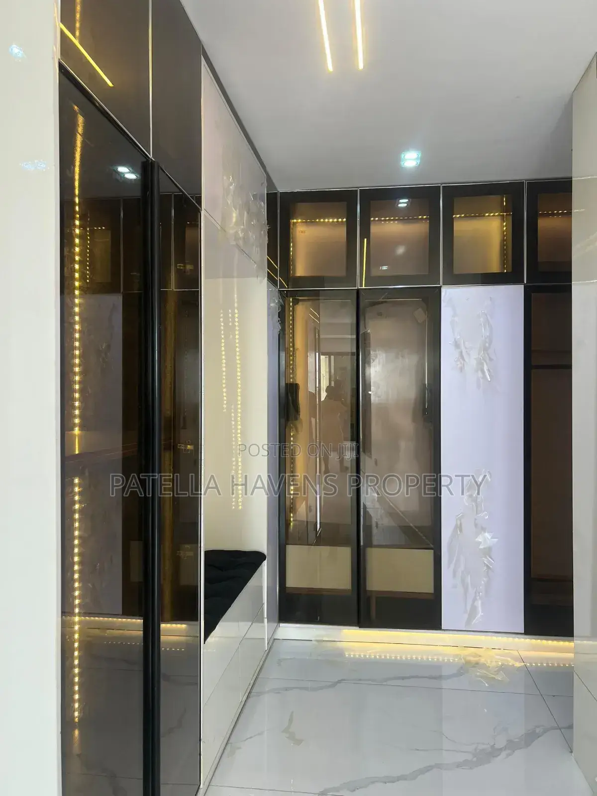 5bdrm Duplex in Ikota for sale in Ikota
