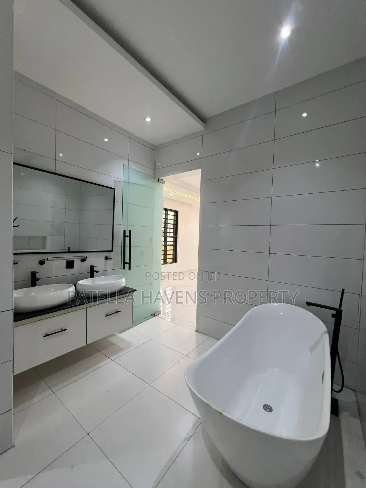 5bdrm Duplex in Ikota for sale in Ikota