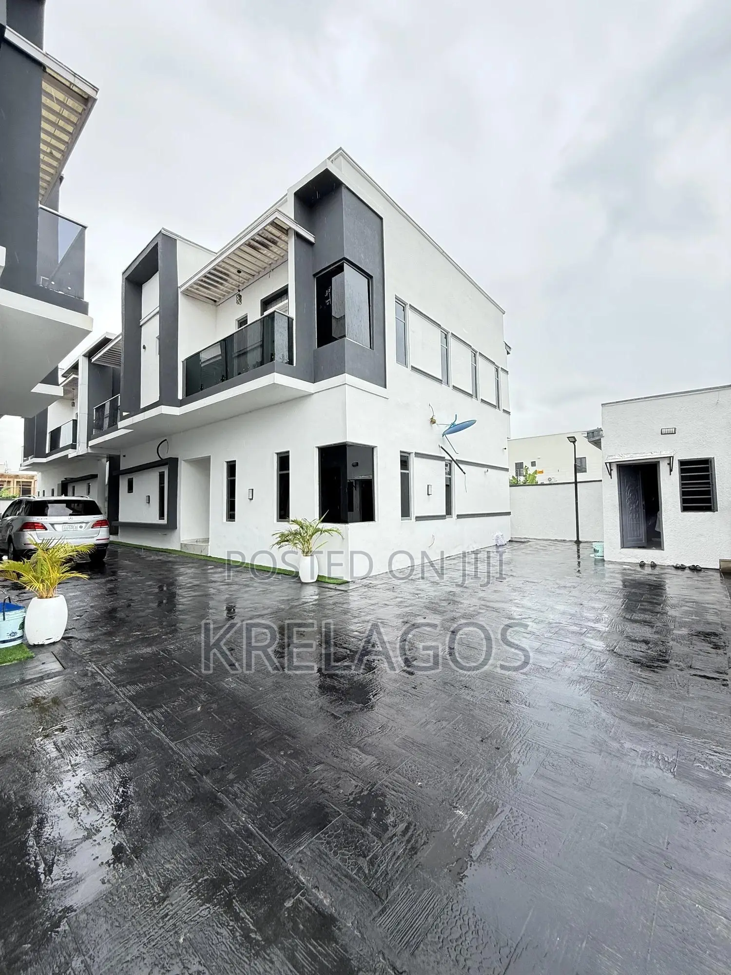 4bdrm Duplex in Off Lekki-Epe Expressway for sale in Off Lekki-Epe Expressway
