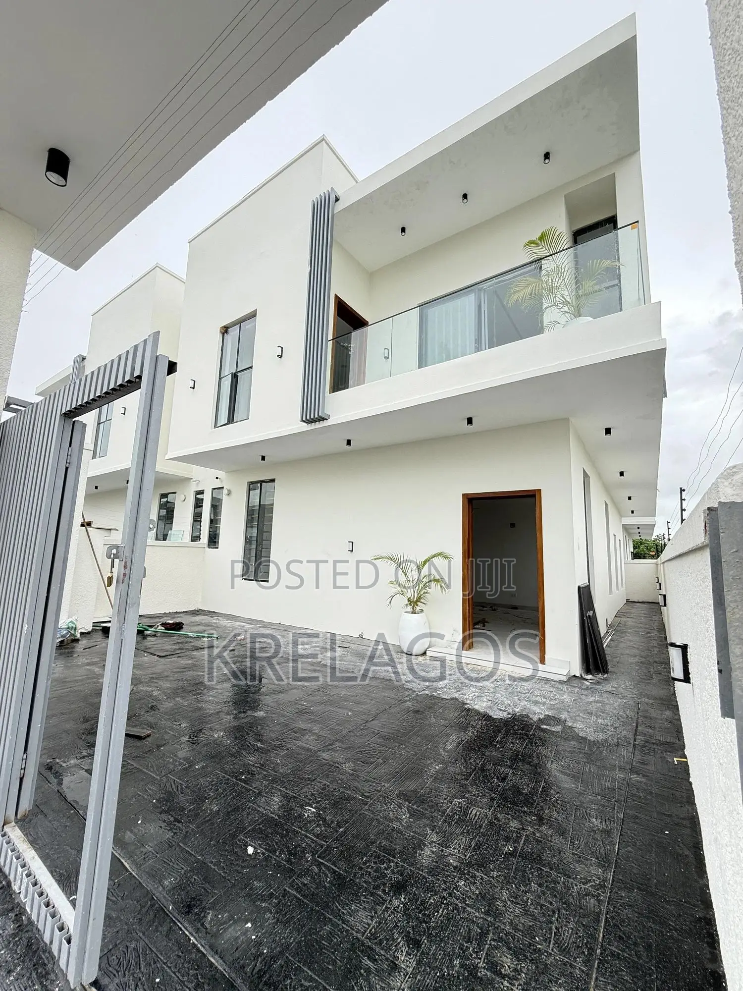 4bdrm Duplex in Off Lekki-Epe Expressway for sale in Off Lekki-Epe Expressway