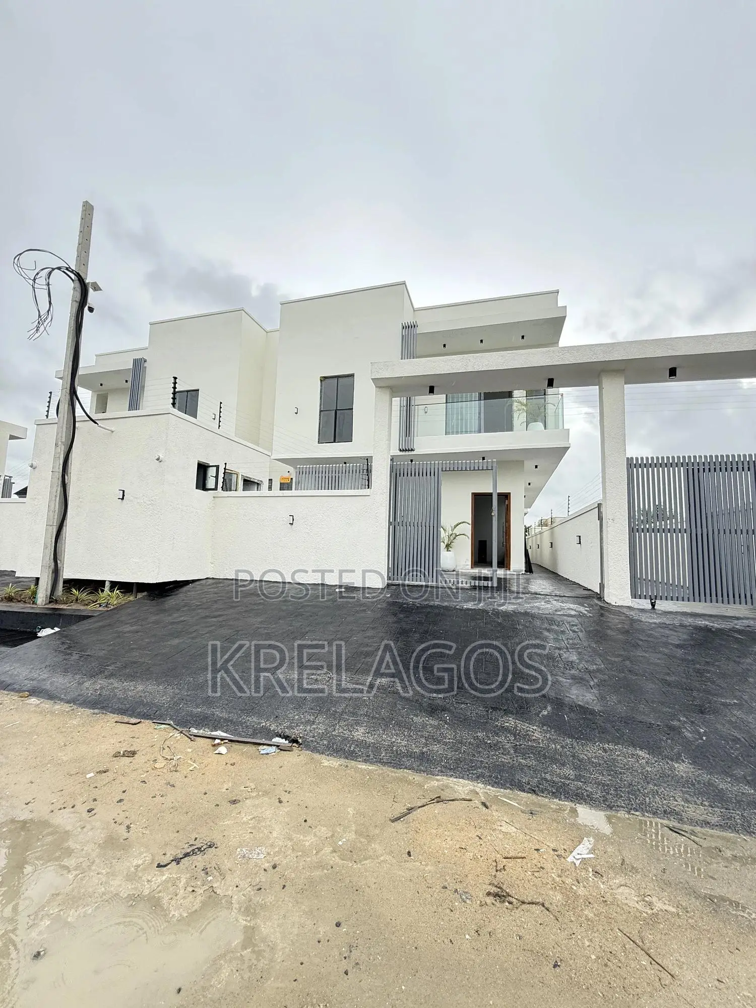 4bdrm Duplex in Off Lekki-Epe Expressway for sale in Off Lekki-Epe Expressway
