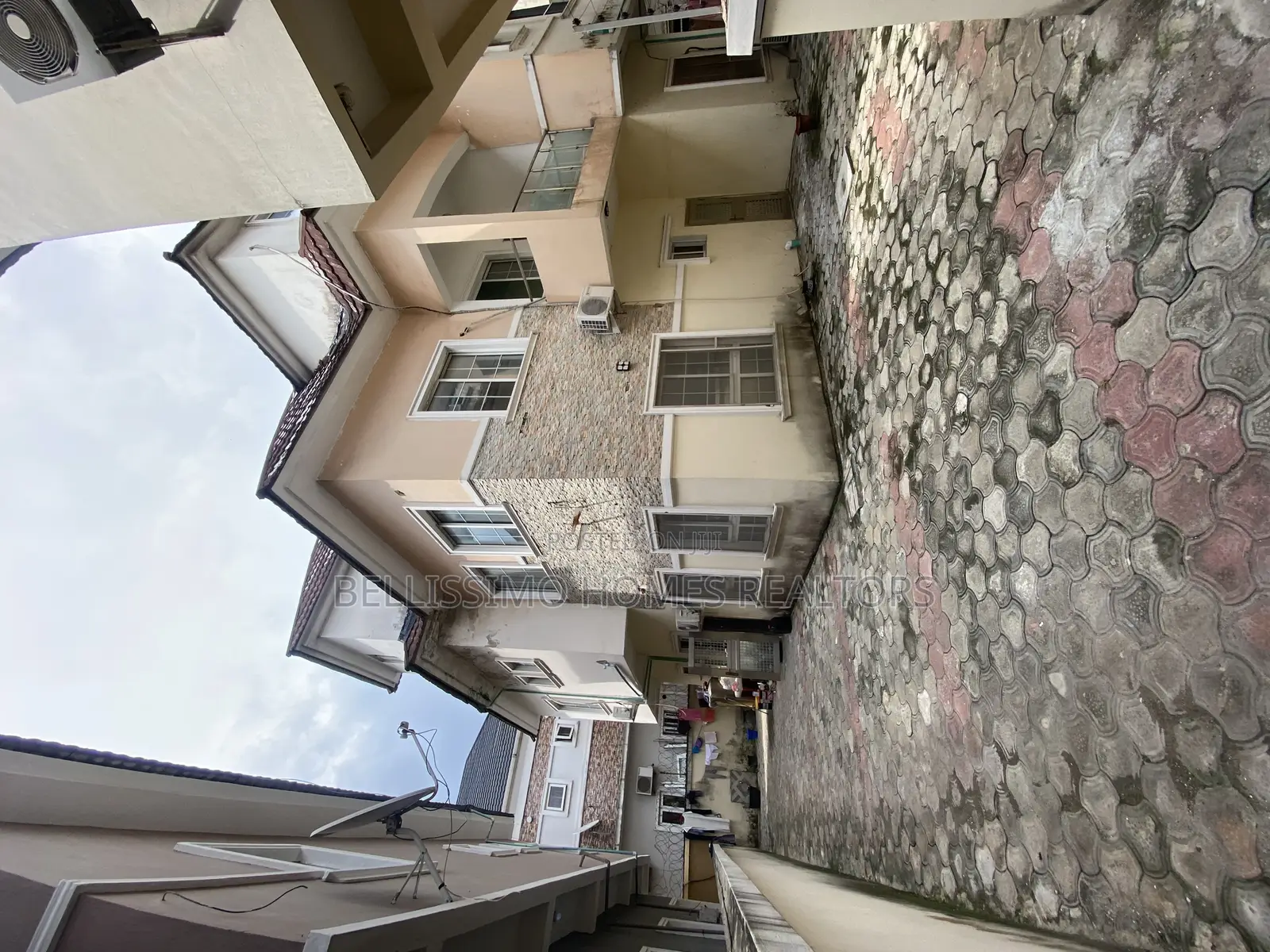 12bdrm House in Chevron, Lekki Phase 1 for sale in Lekki Phase 1