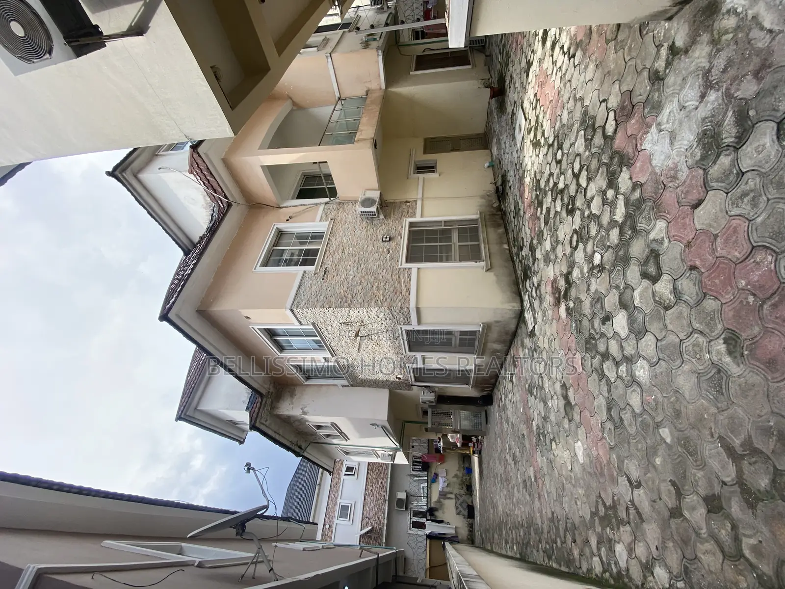 12bdrm House in Chevron, Lekki Phase 1 for sale in Lekki Phase 1