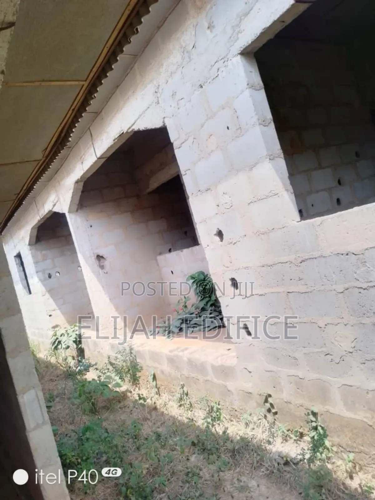 8bdrm Block of Flats in Waec/Hiltop, Ikorodu Garage for sale in Ikorodu Garage