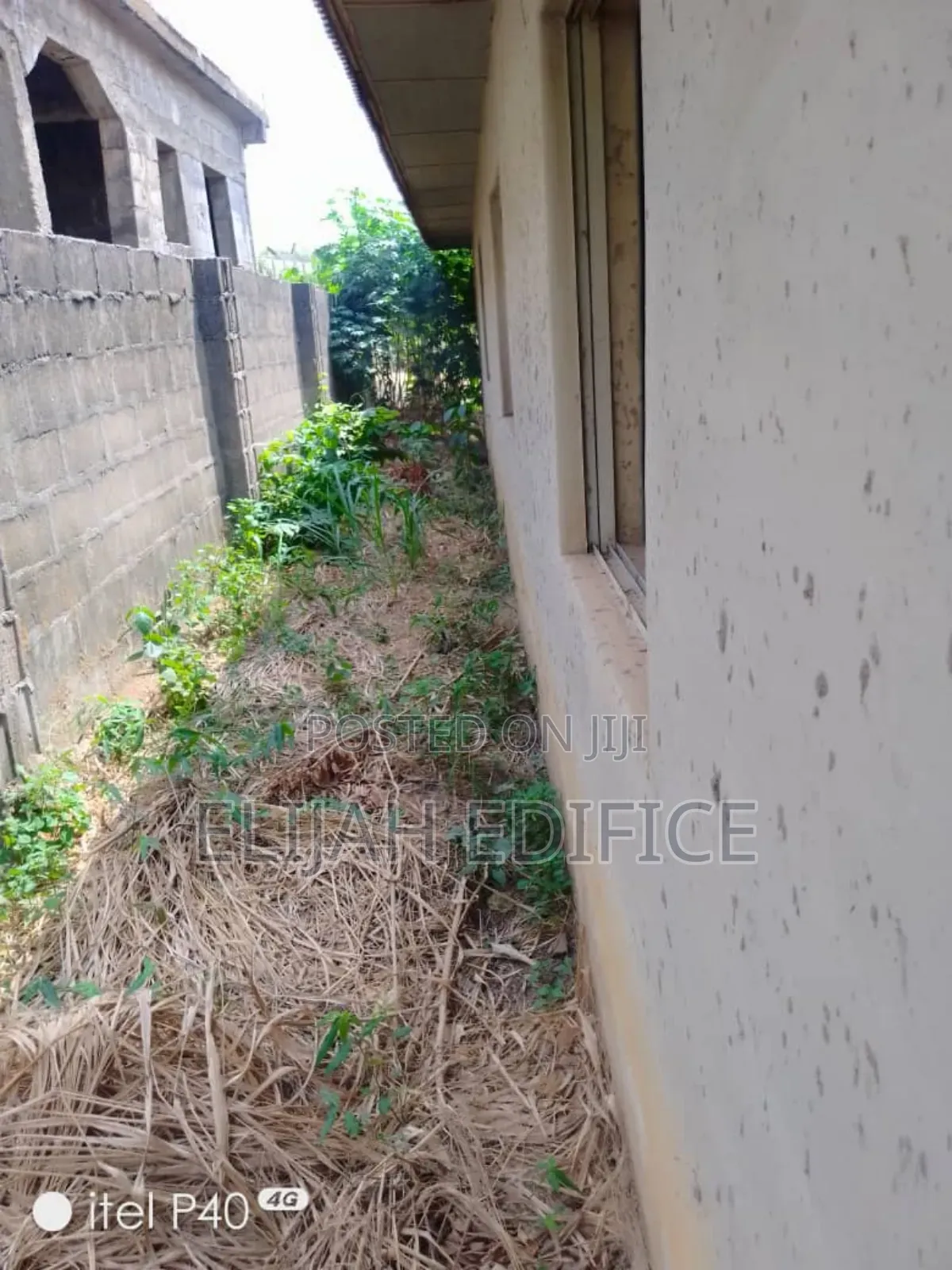 8bdrm Block of Flats in Waec/Hiltop, Ikorodu Garage for sale in Ikorodu Garage