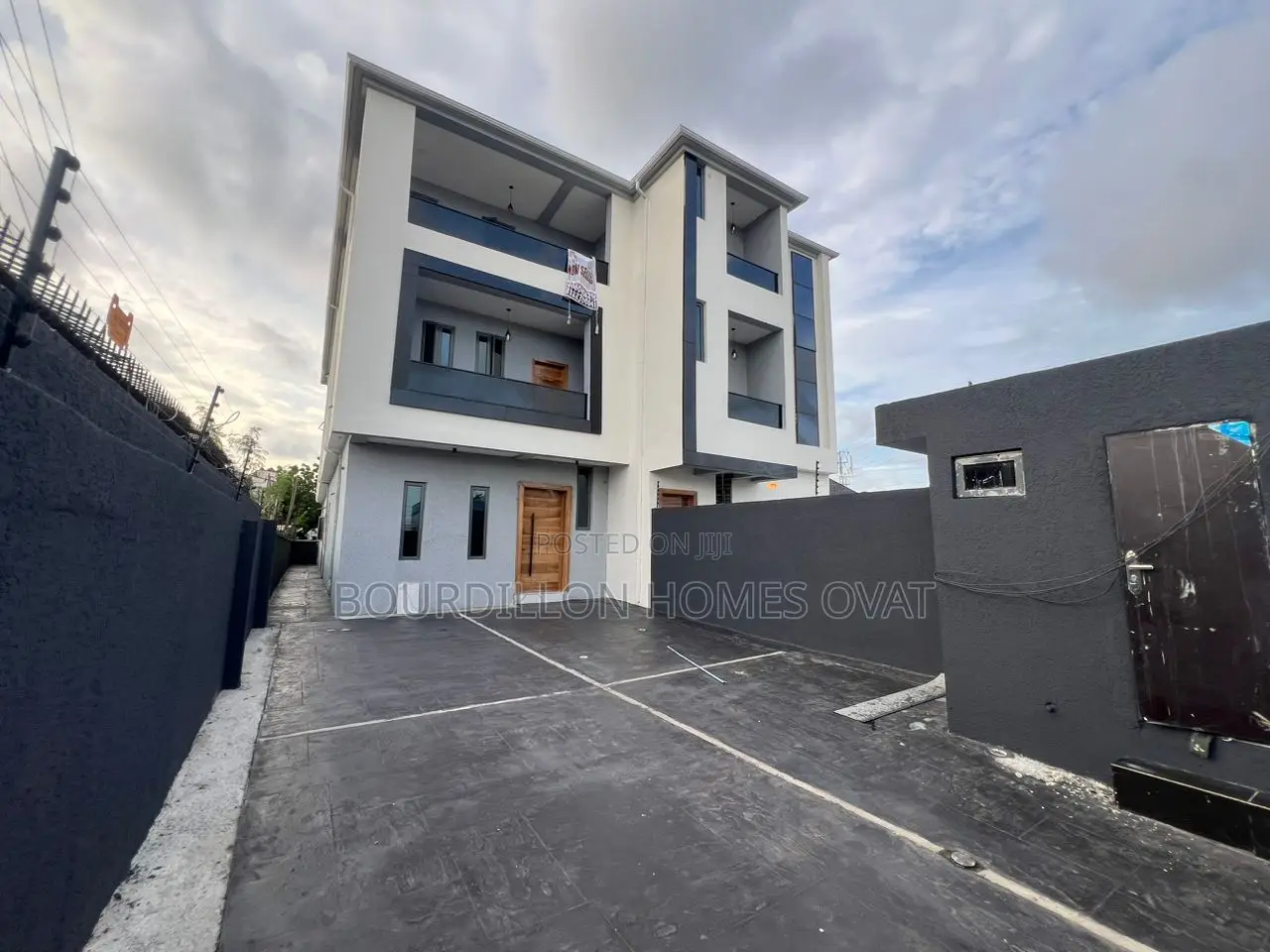 4bdrm Duplex in Lekki Phase 1 for sale in Lekki Phase 1