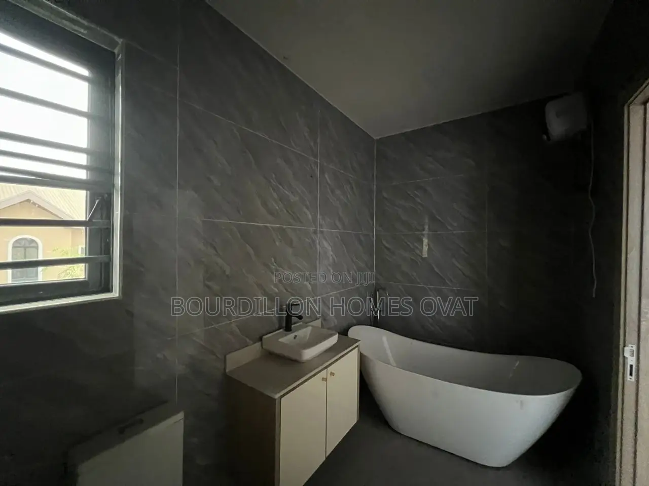 4bdrm Duplex in Lekki Phase 1 for sale in Lekki Phase 1