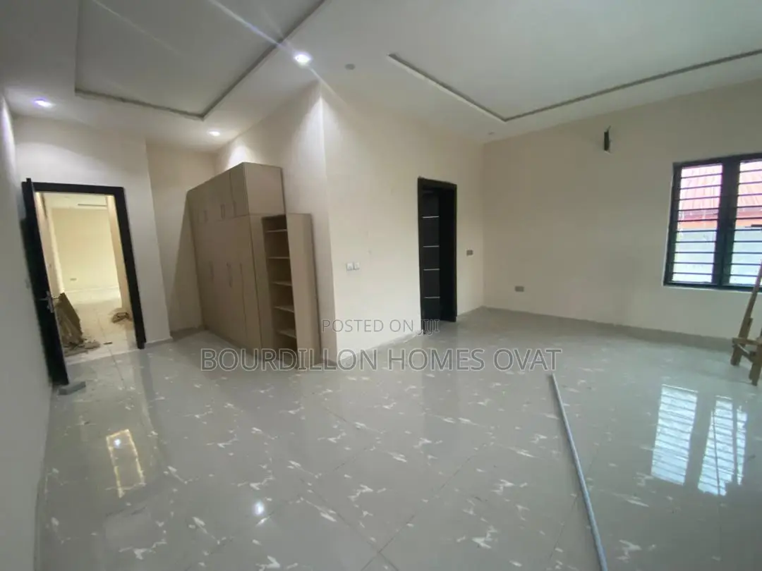 4bdrm Duplex in Lekki Phase 1 for rent in Lekki Phase 1