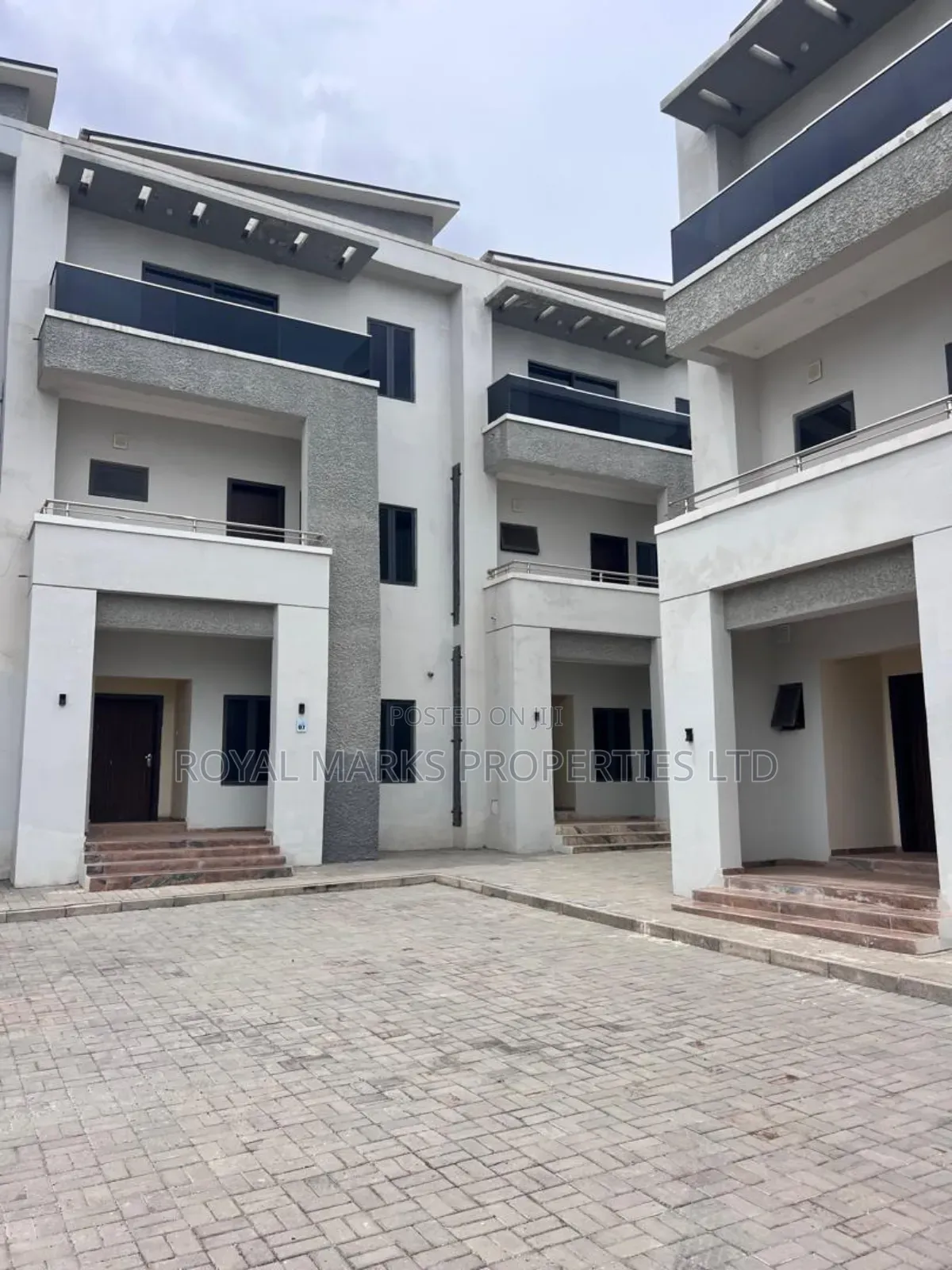 4bdrm Duplex in Durumi for sale in Durumi
