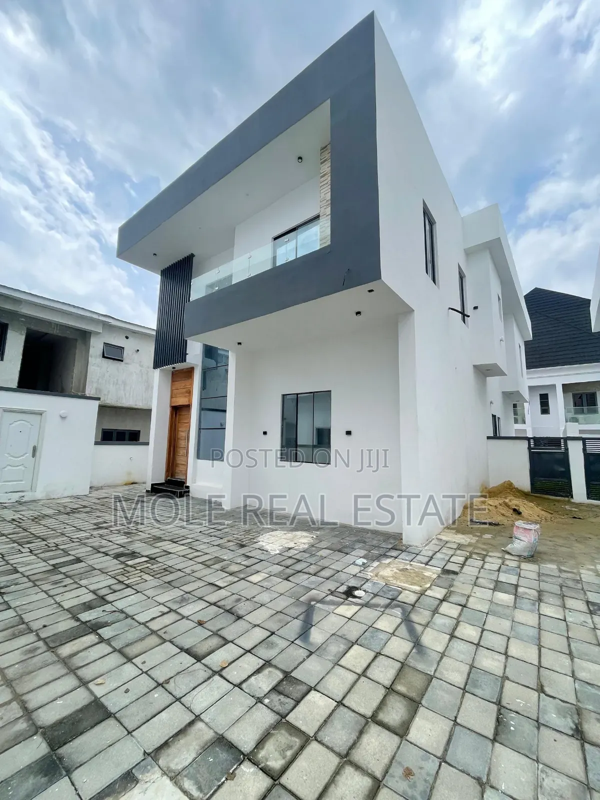 Furnished 4bdrm Duplex in Ajah Leki for sale in Ajah