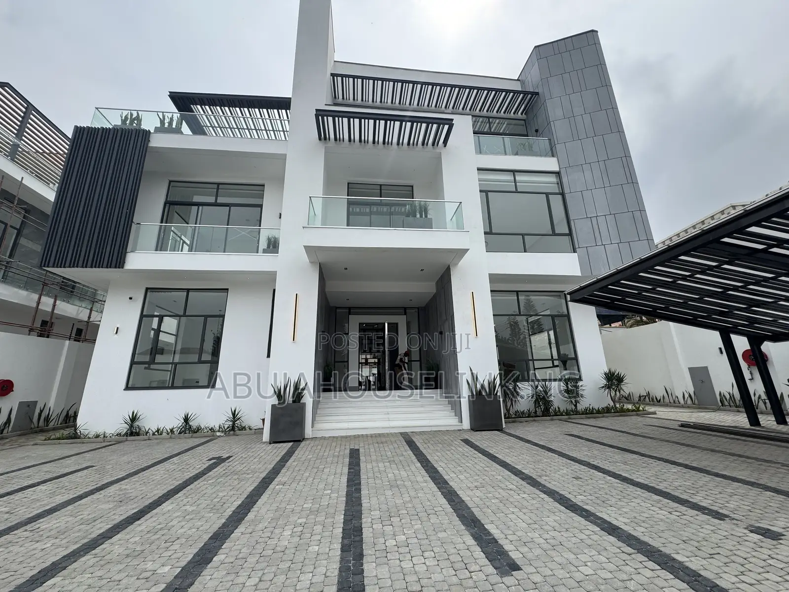 Furnished 8bdrm Duplex in Asokoro Main Abuja for sale in Asokoro
