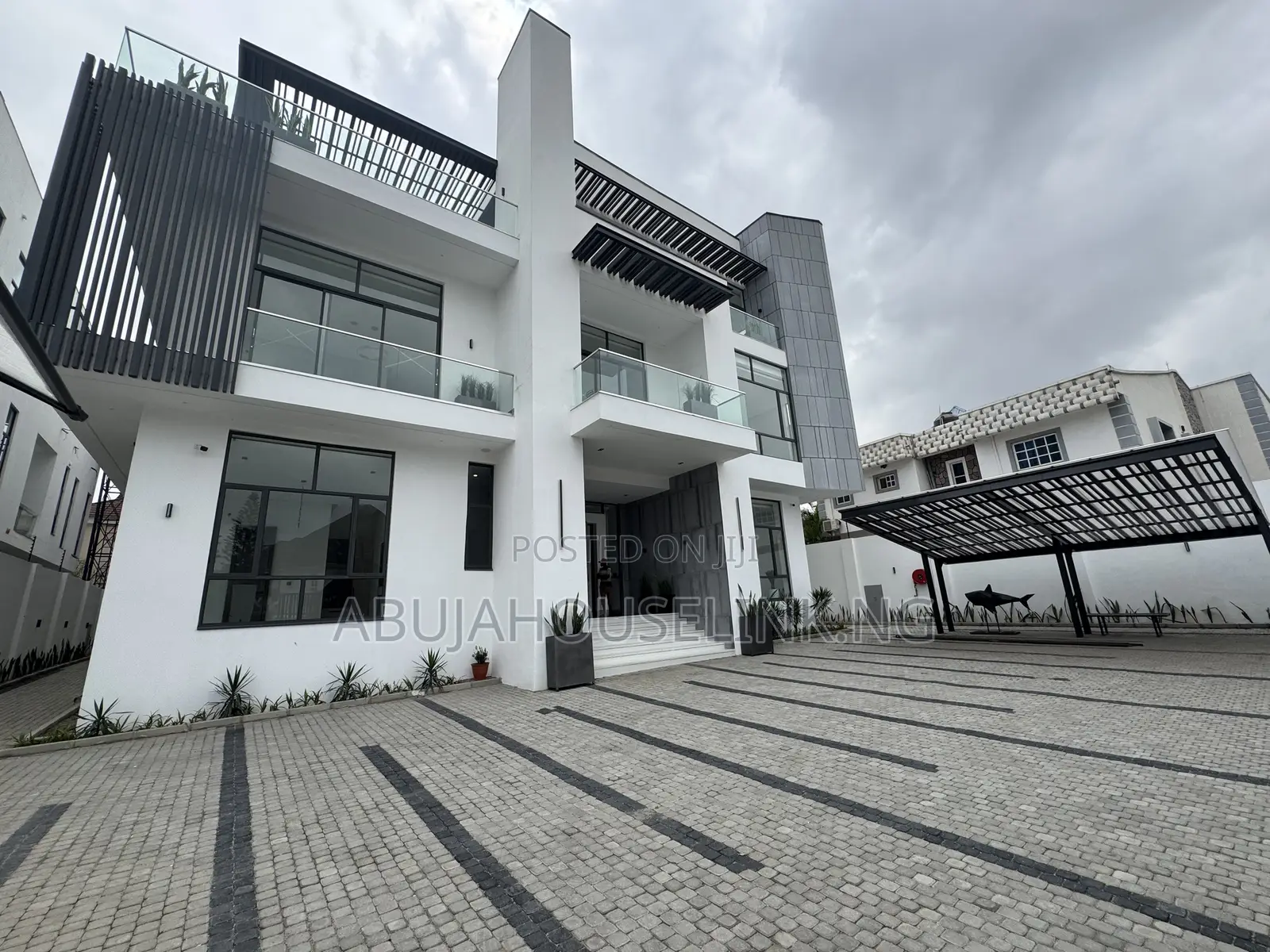 Furnished 8bdrm Duplex in Asokoro Main Abuja for sale in Asokoro