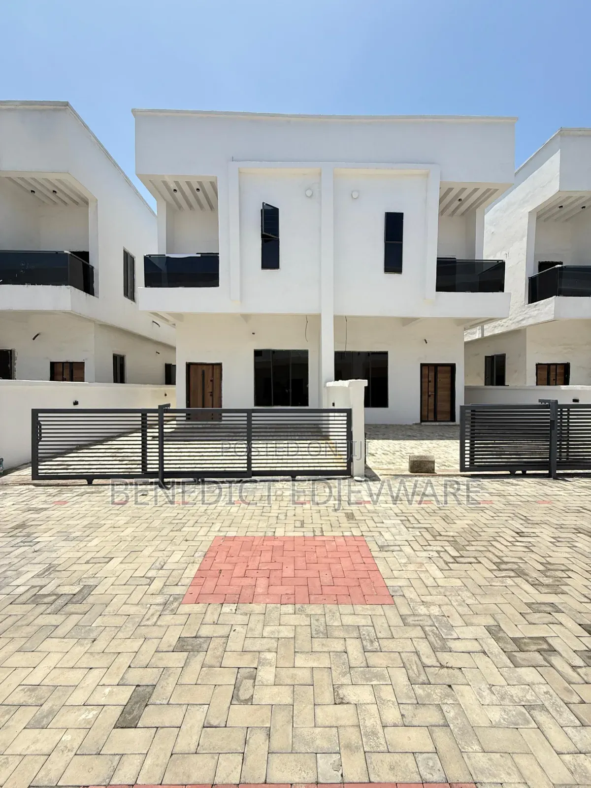 4bdrm Duplex in Orchid Road Estate, Lekki for sale in Lekki