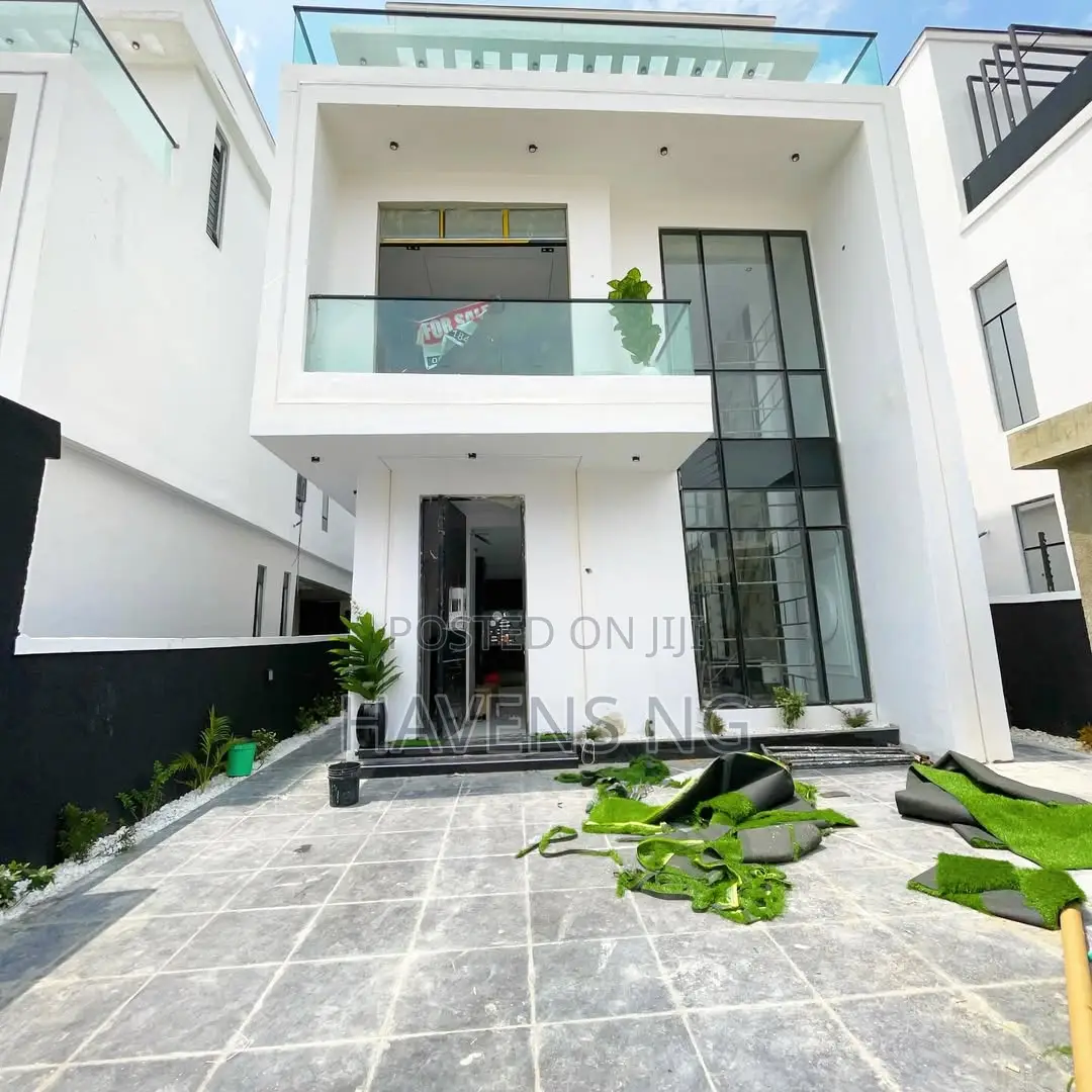 5bdrm Duplex in Ikota for sale in Ikota