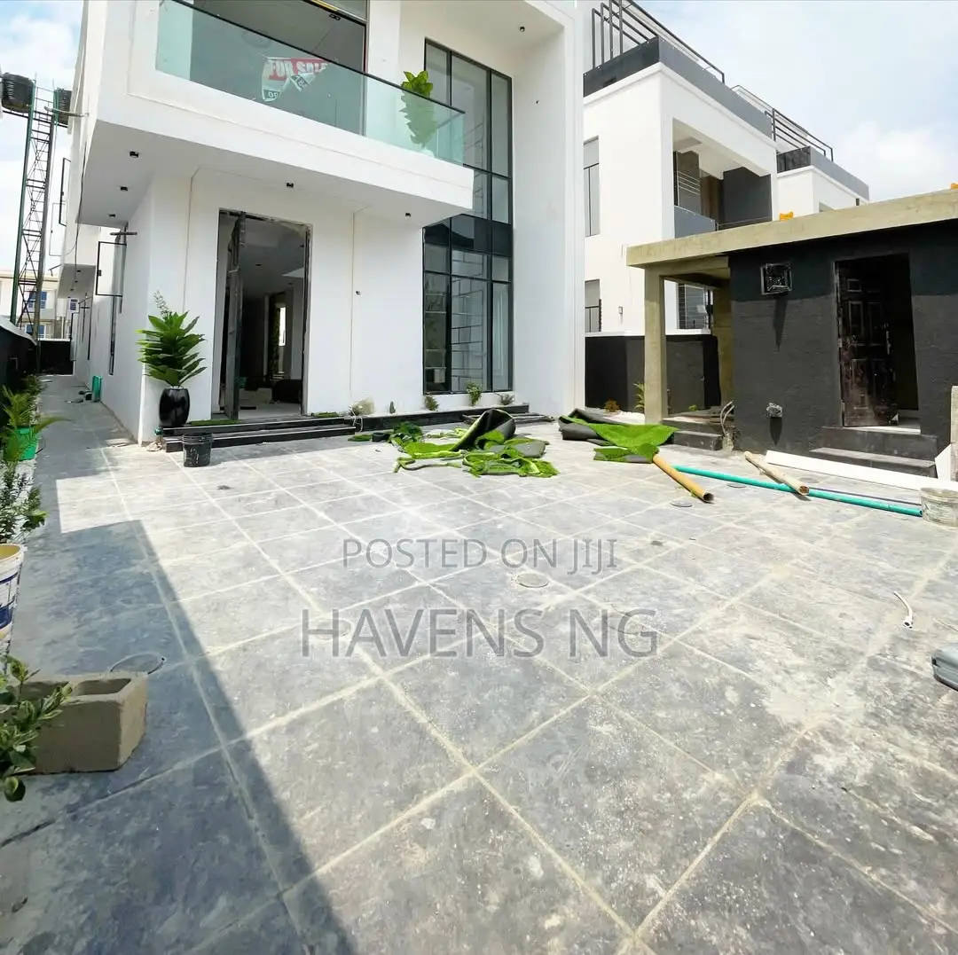5bdrm Duplex in Ikota for sale in Ikota