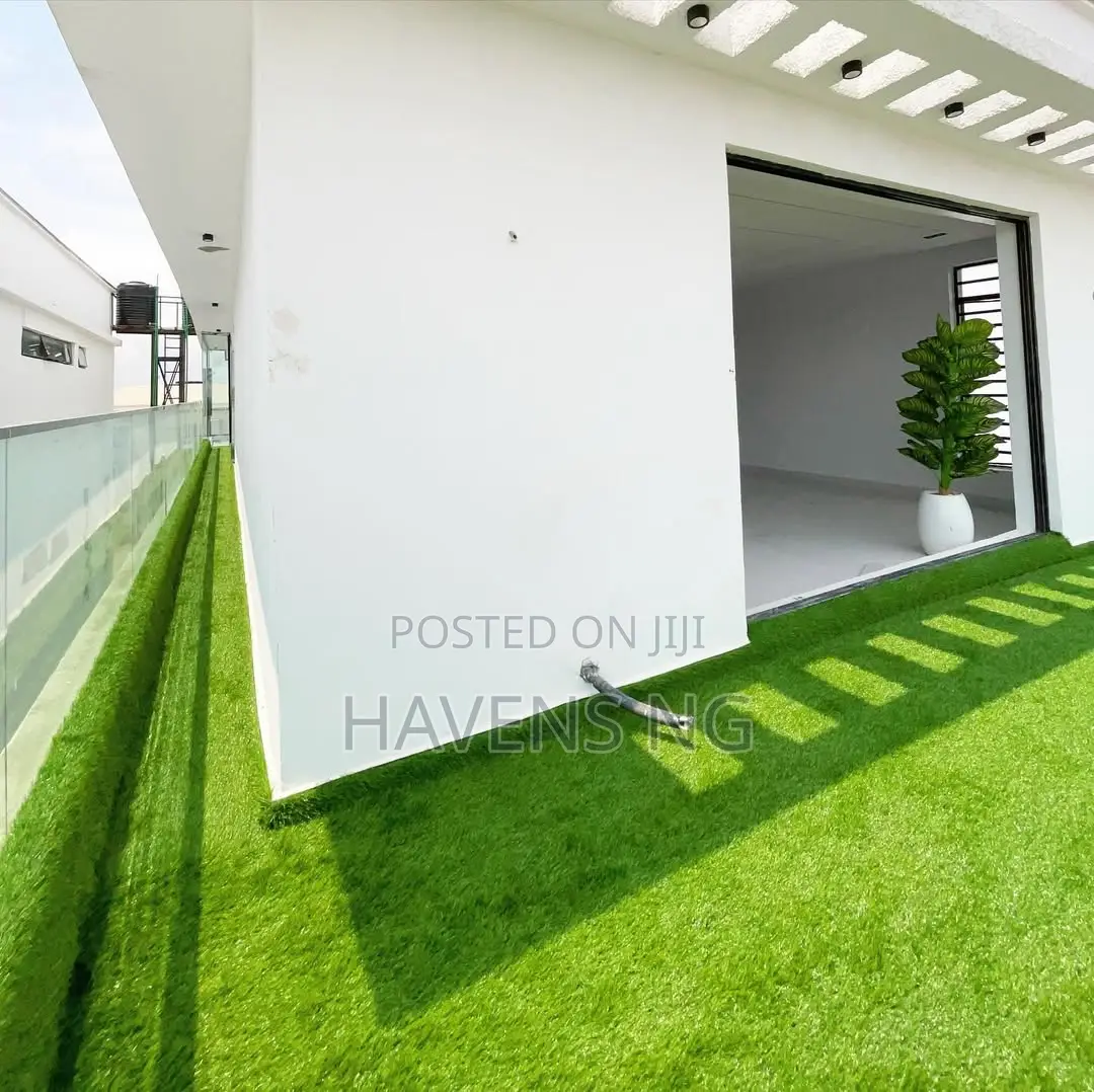 5bdrm Duplex in Ikota for sale in Ikota