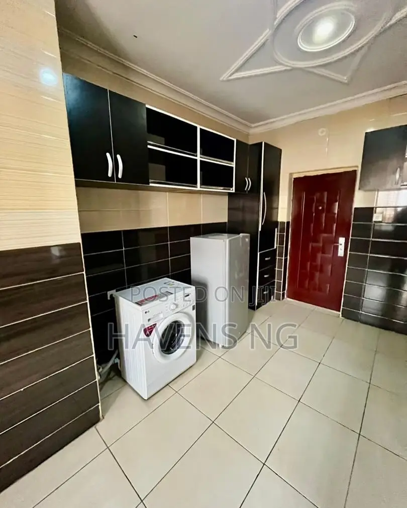 Fully Furnished 3-Bedroom Apartment – Shortlet Available in Benin City
