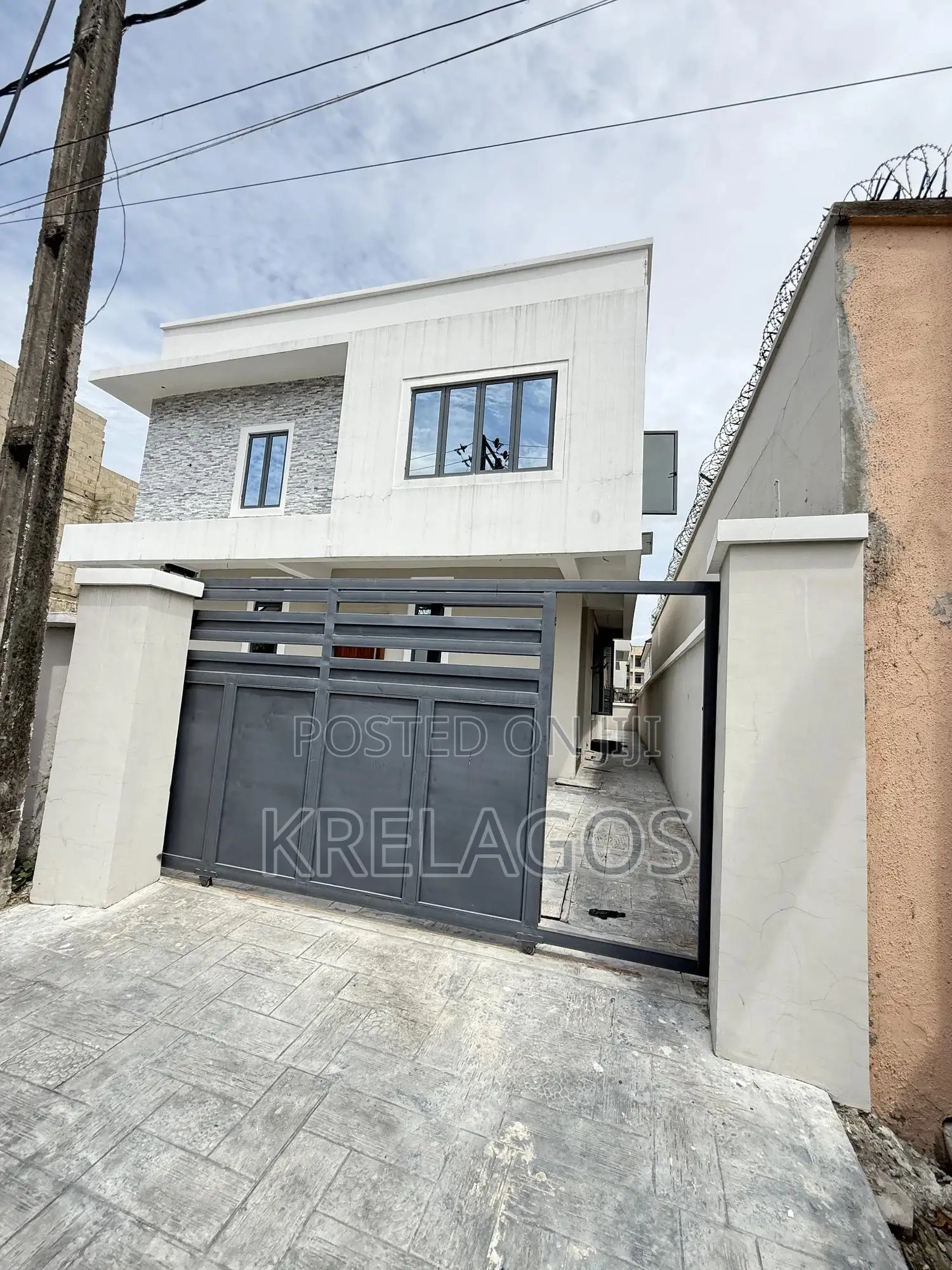 5bdrm Duplex in Lekki Phase 1 for sale in Lekki Phase 1