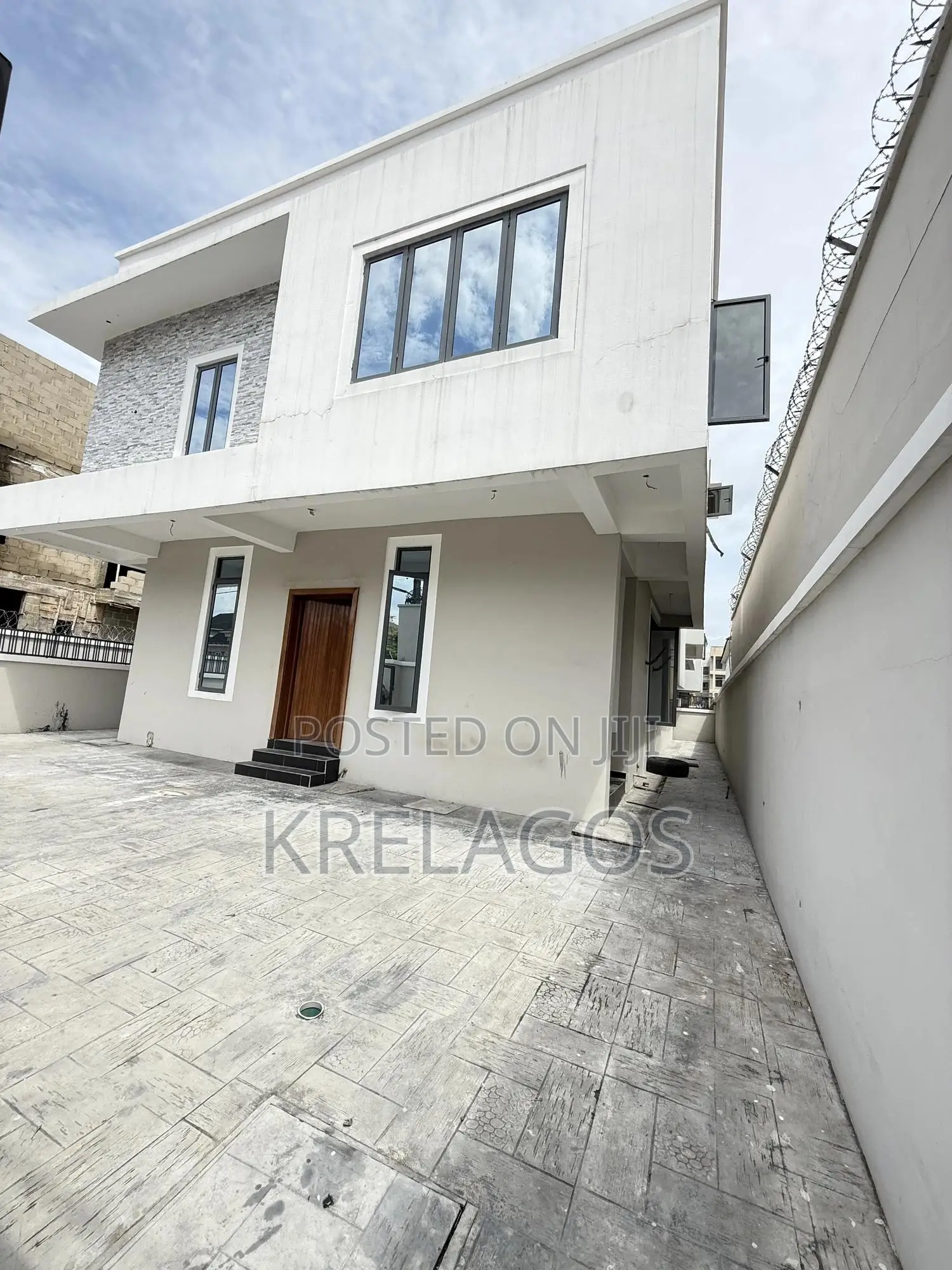 5bdrm Duplex in Lekki Phase 1 for sale in Lekki Phase 1