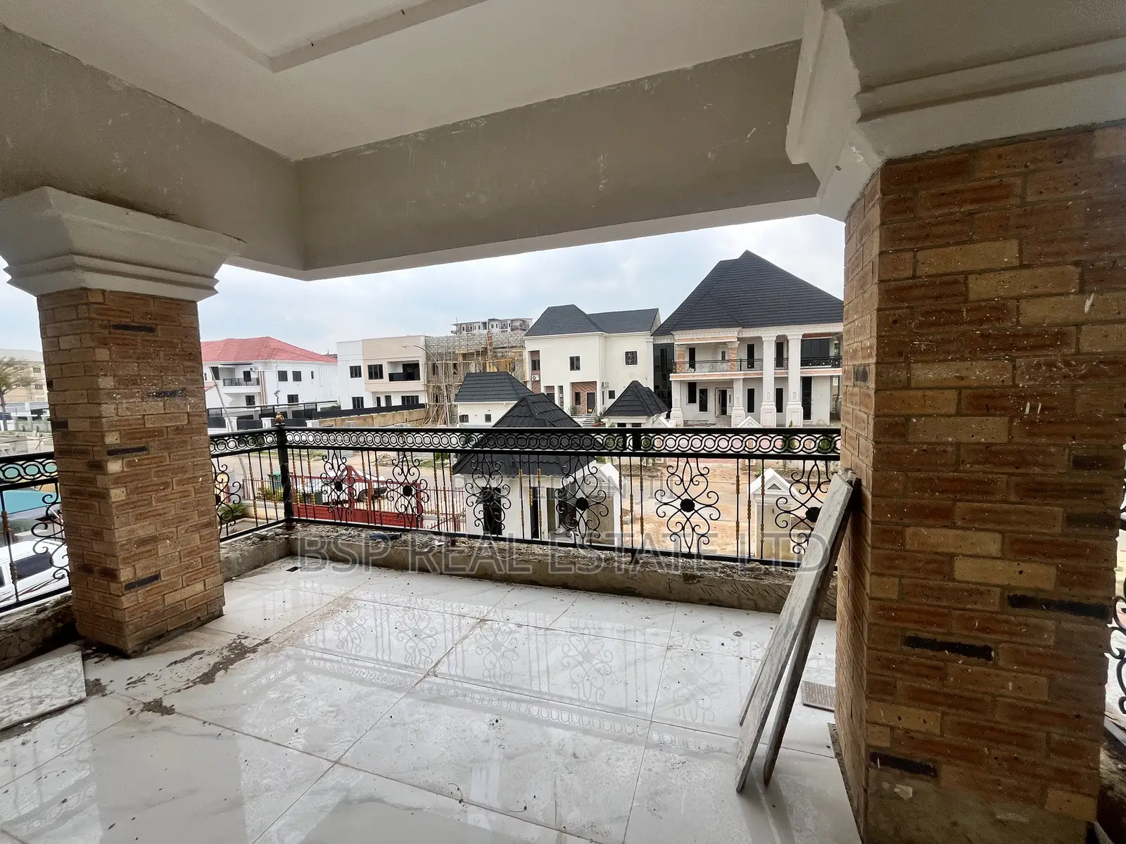 5bdrm Duplex in Legislative Quarters, Apo District for sale in Apo District