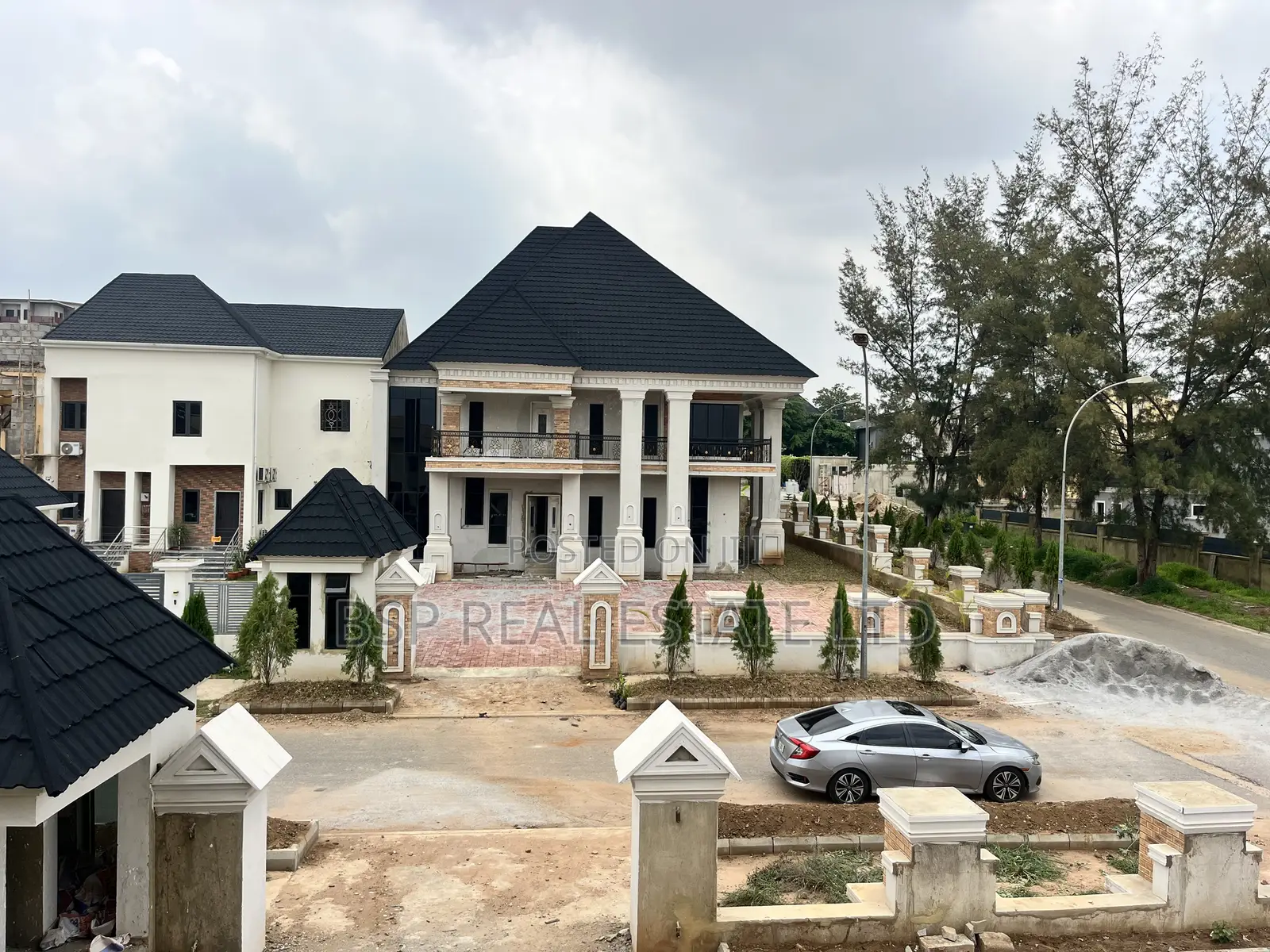 5bdrm Duplex in Legislative Quarters, Apo District for sale in Apo District
