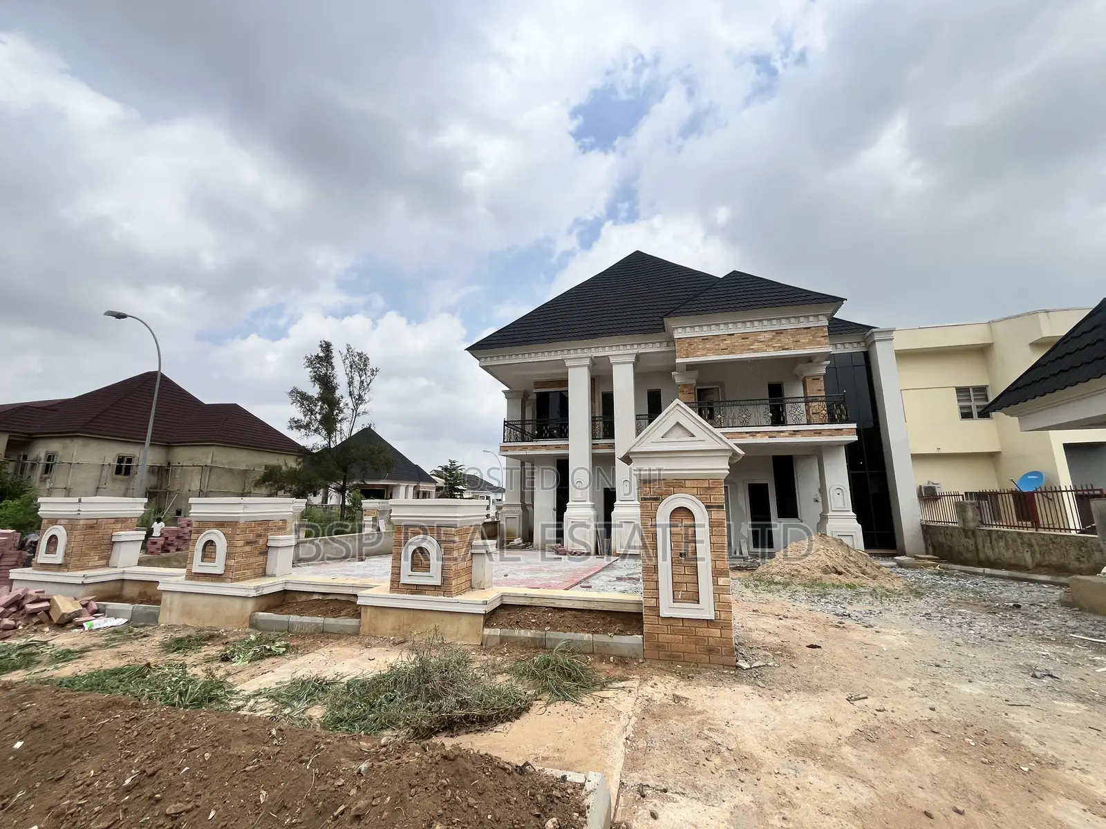5bdrm Duplex in Legislative Quarters, Apo District for sale in Apo District