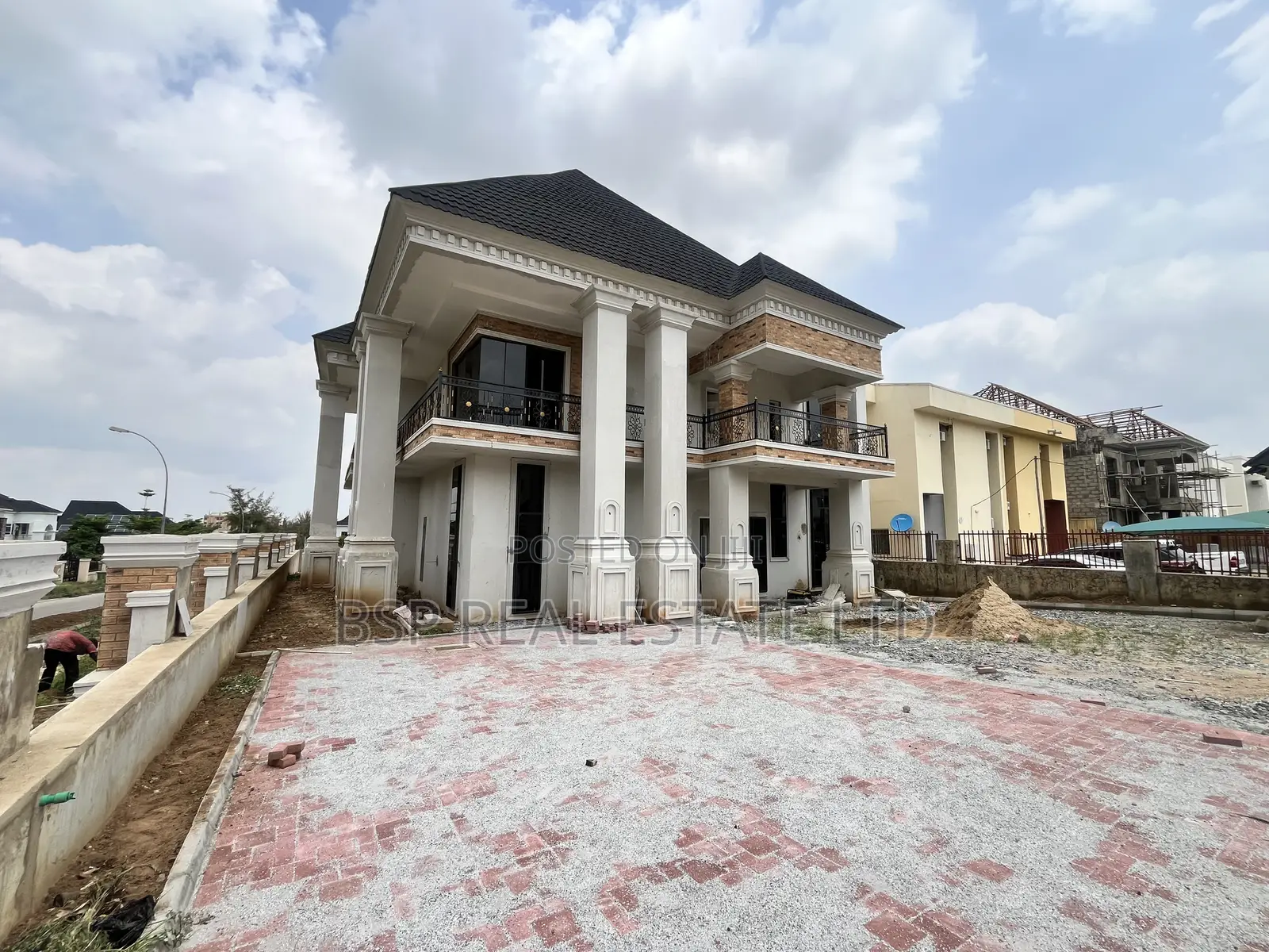 5bdrm Duplex in Legislative Quarters, Apo District for sale in Apo District