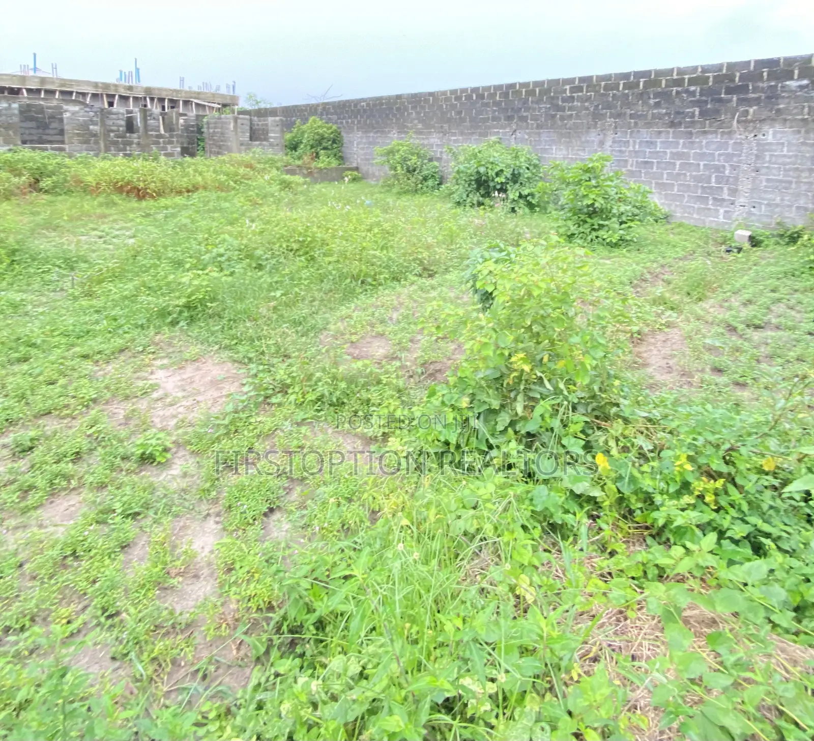 Sweet Deal! 400sqm Fenced Land by Shoprite Sangotedo in Sangotedo