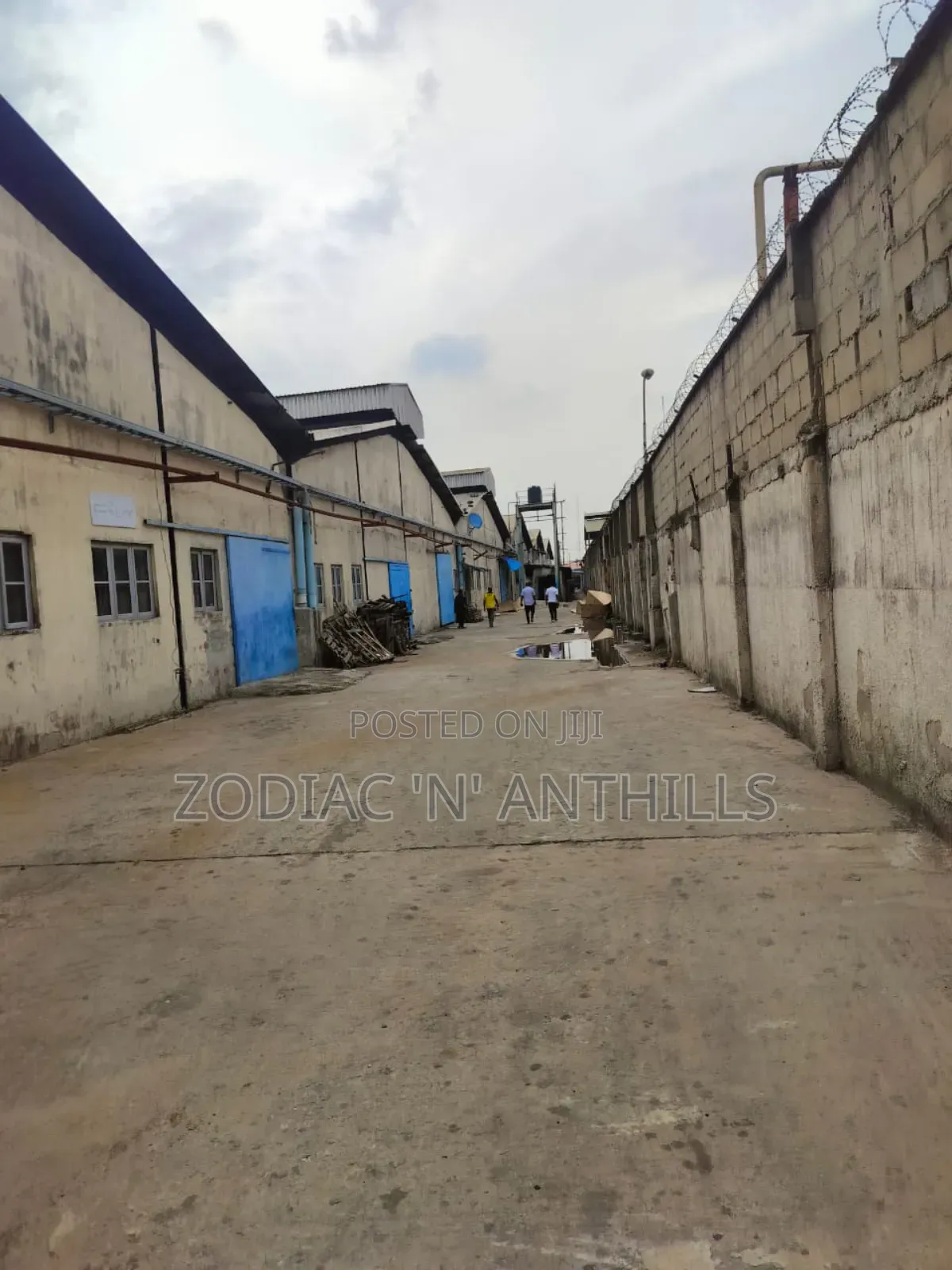 4.4 Acres of Warehouse Sitting on 120,000sqf With Offices in Oshodi Expressway
