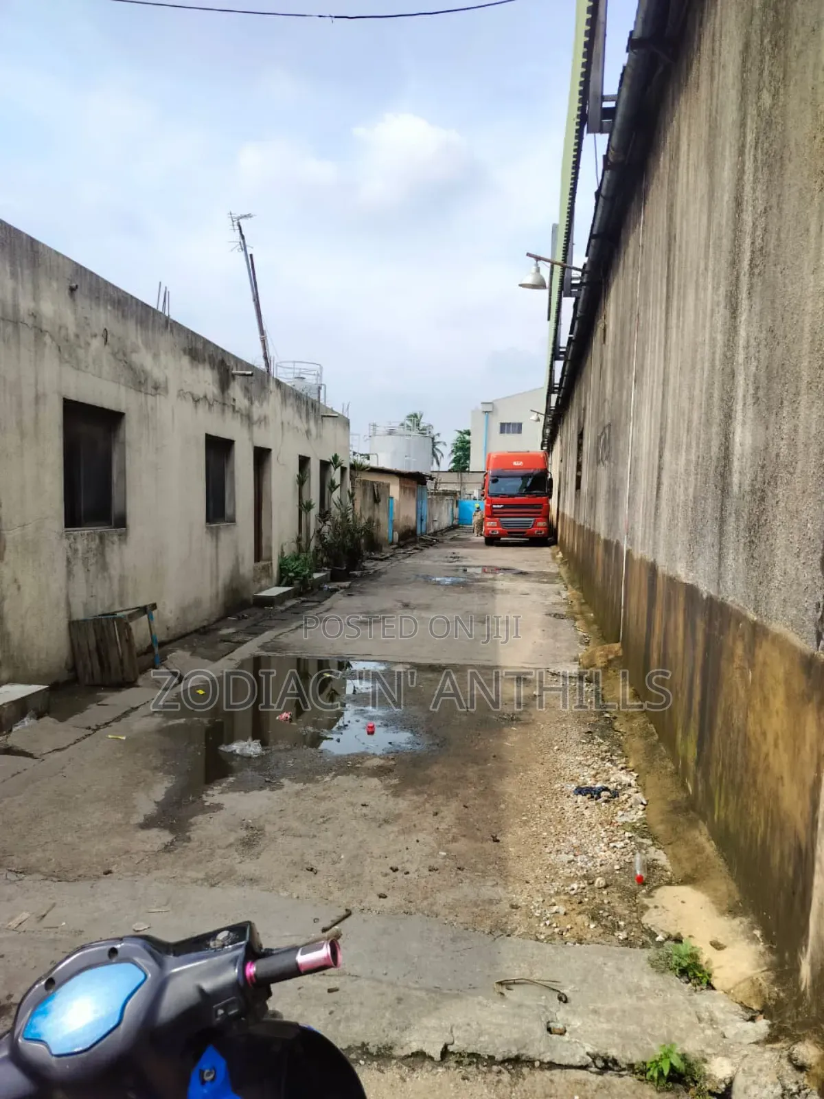 4.4 Acres of Warehouse Sitting on 120,000sqf With Offices in Oshodi Expressway