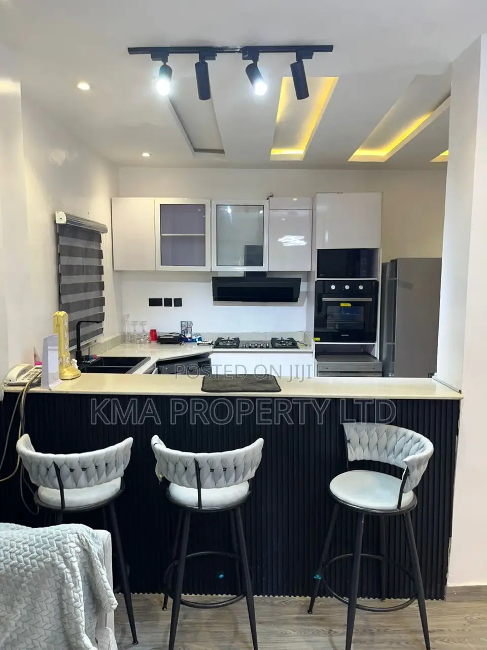 Luxurious 1 Bedroom Apartment With Pool and Ps5 in Lekki Phase 1